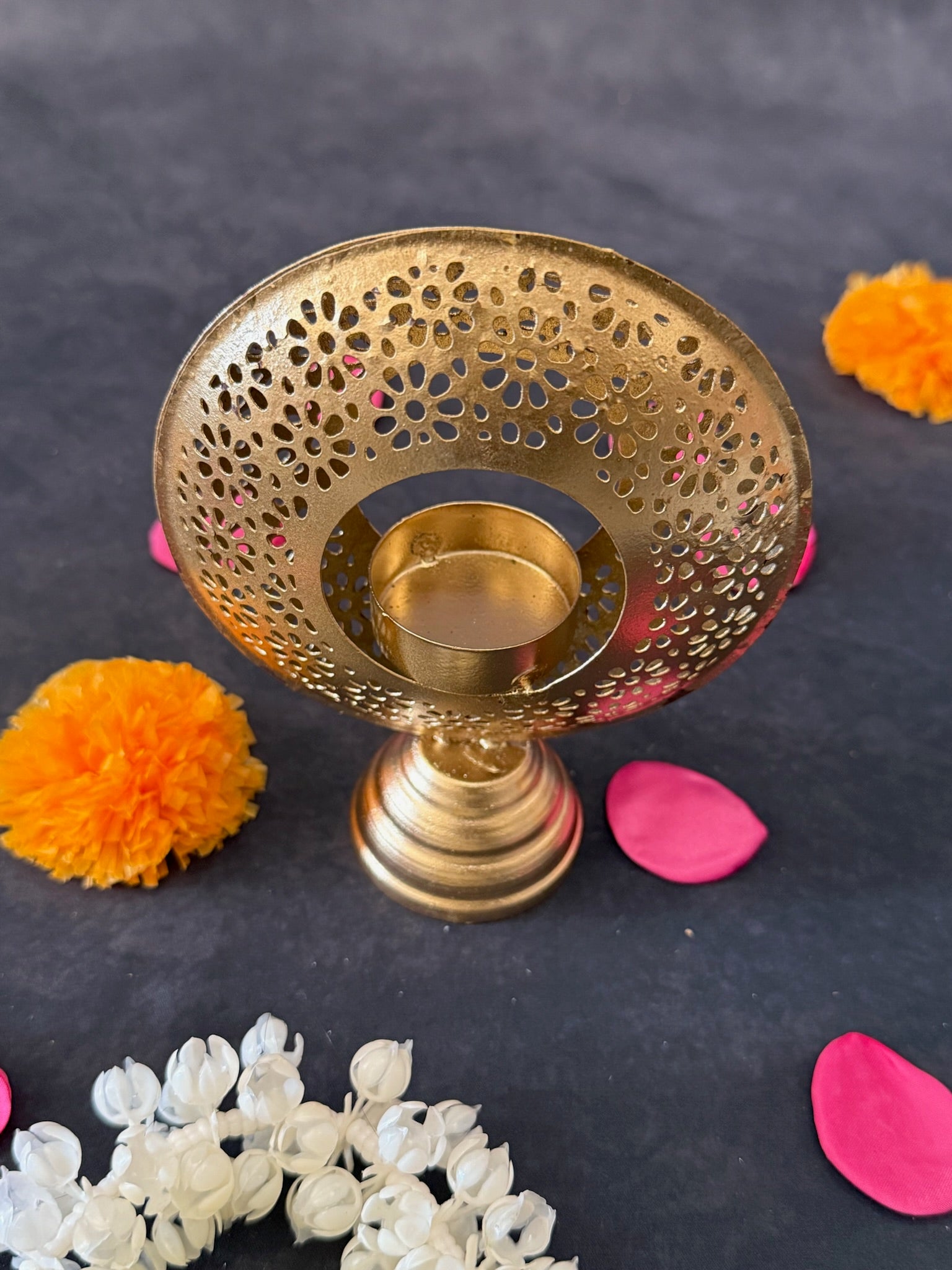 Circular Standing T-Light (Dhoop Style)