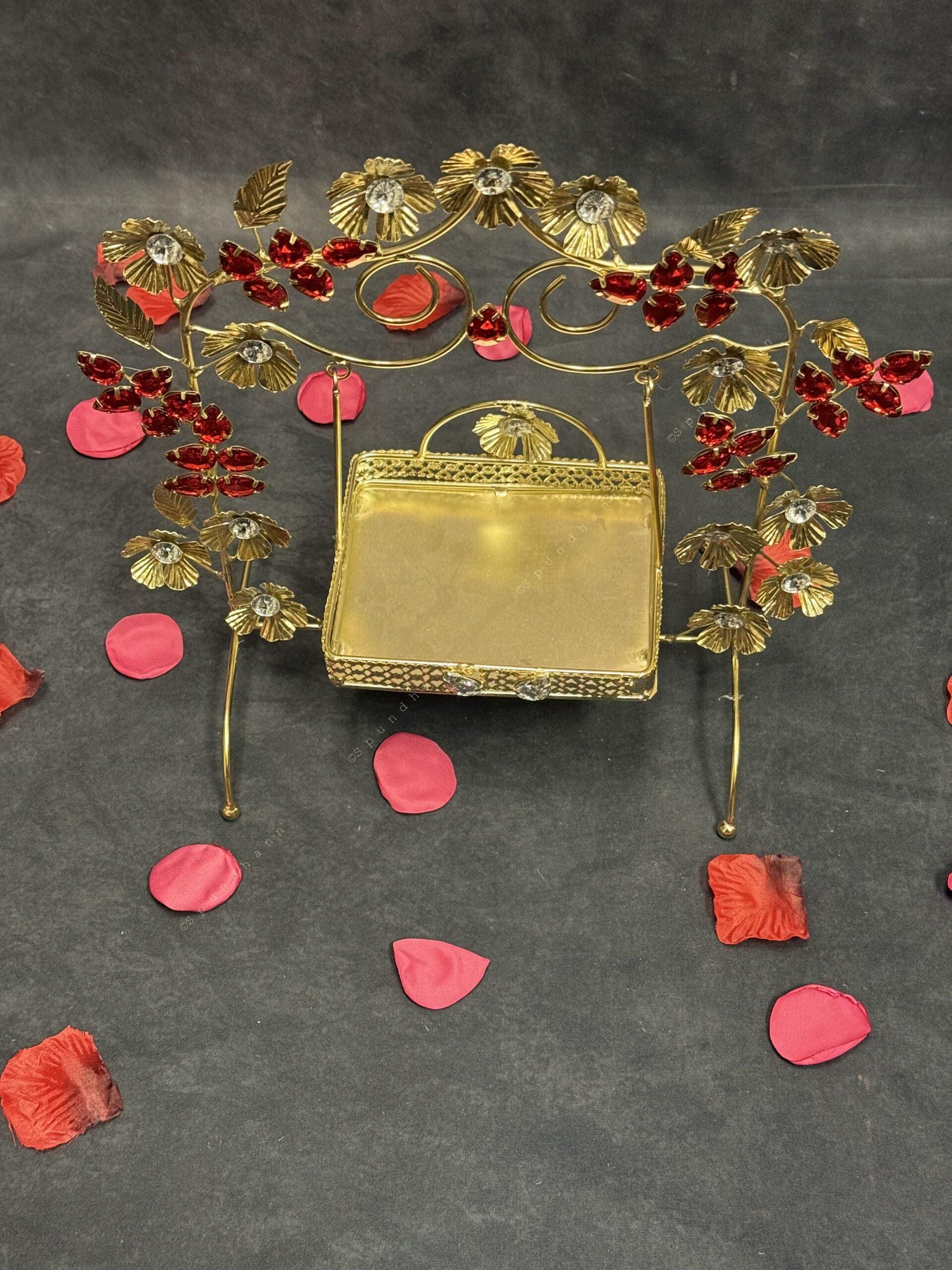 Studded Jhoola with leaf Square