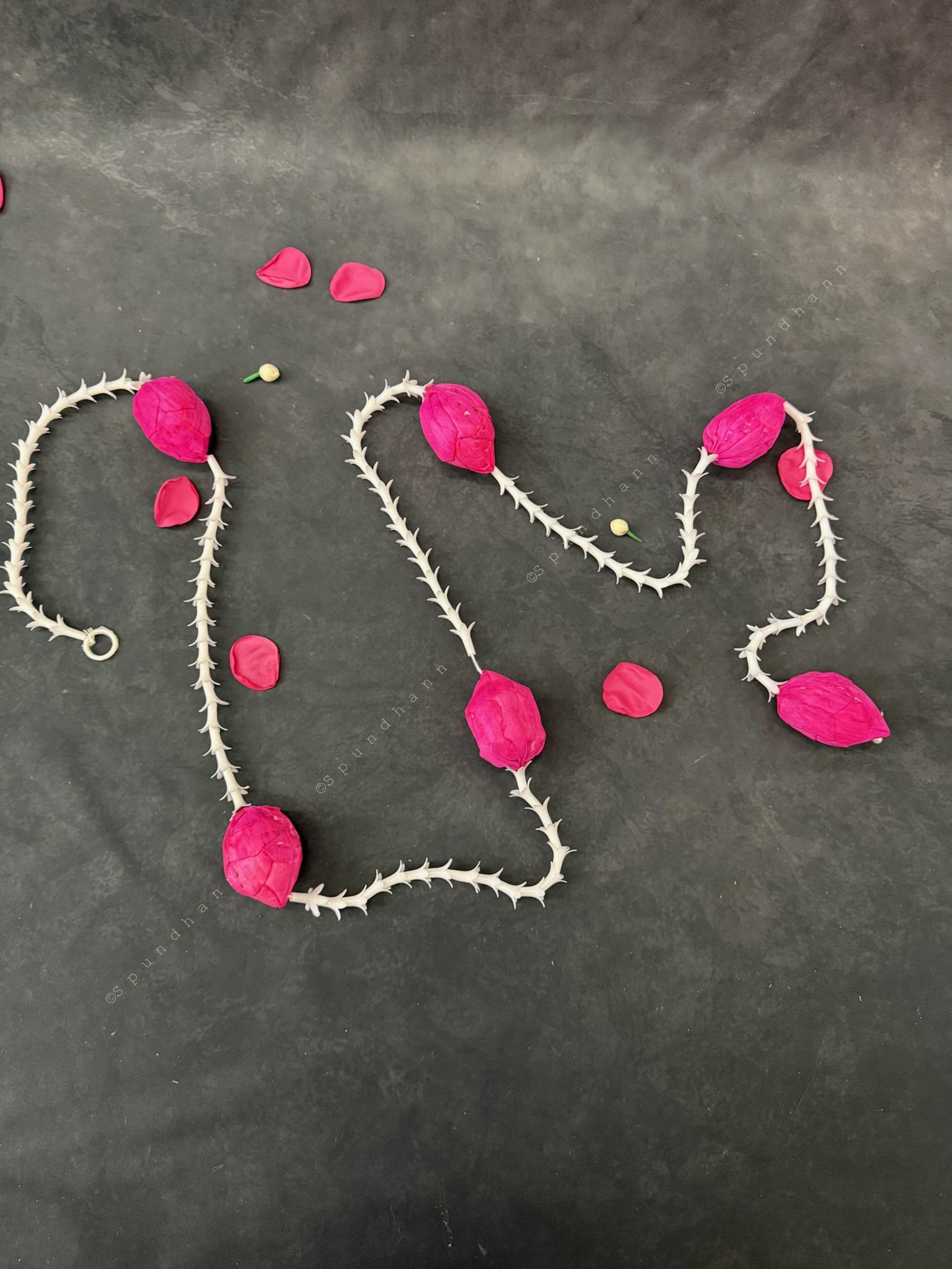 Rajnigandha with 6 lotus bud Single String