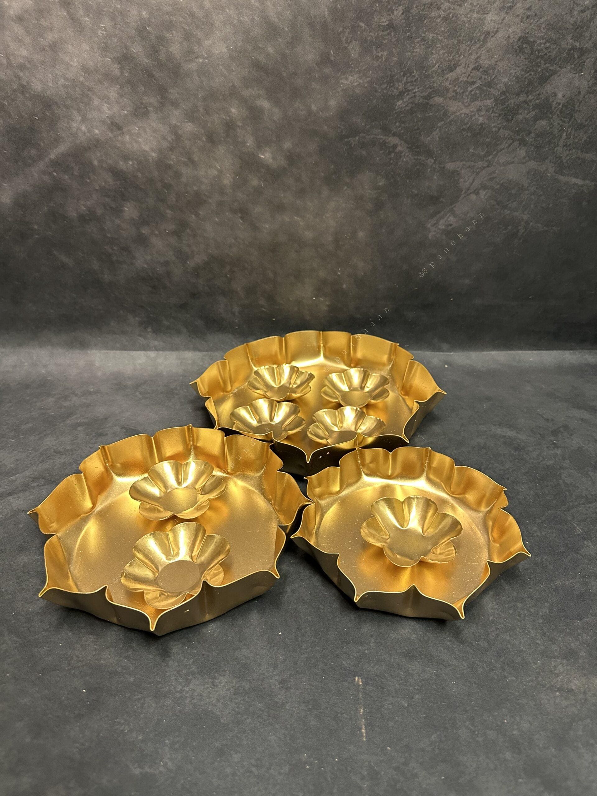 Flower Shape Star Urlis with Floating Bowls