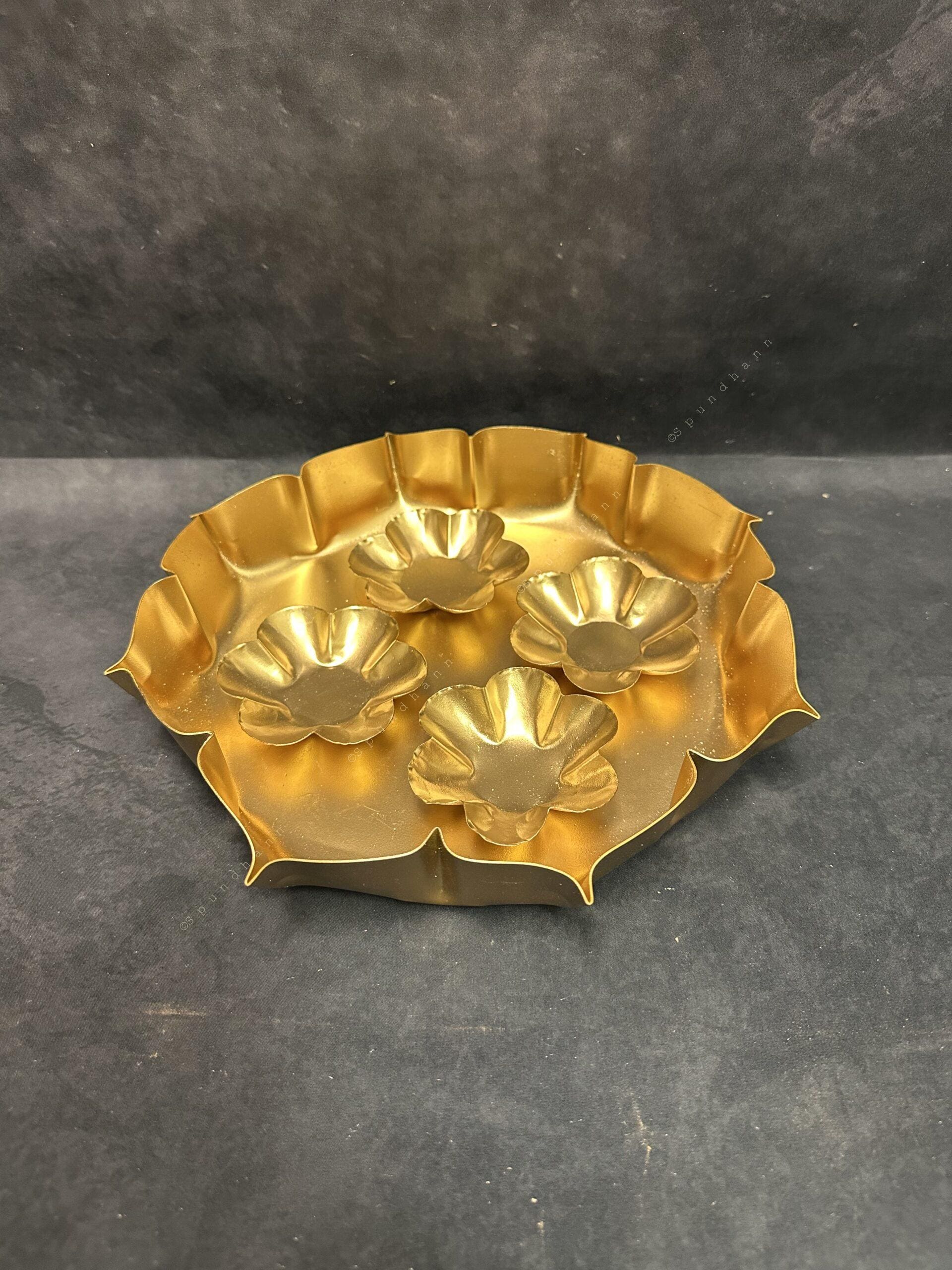 Flower Shape Star Urlis with Floating Bowls