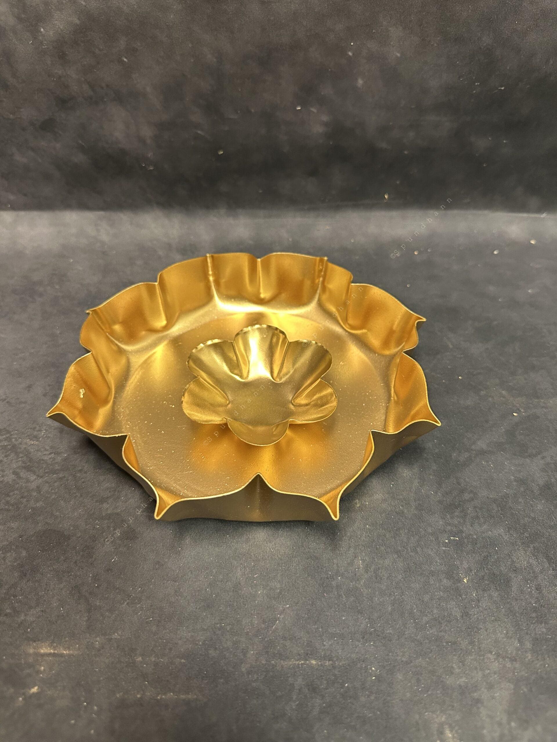 Flower Shape Star Urlis with Floating Bowls