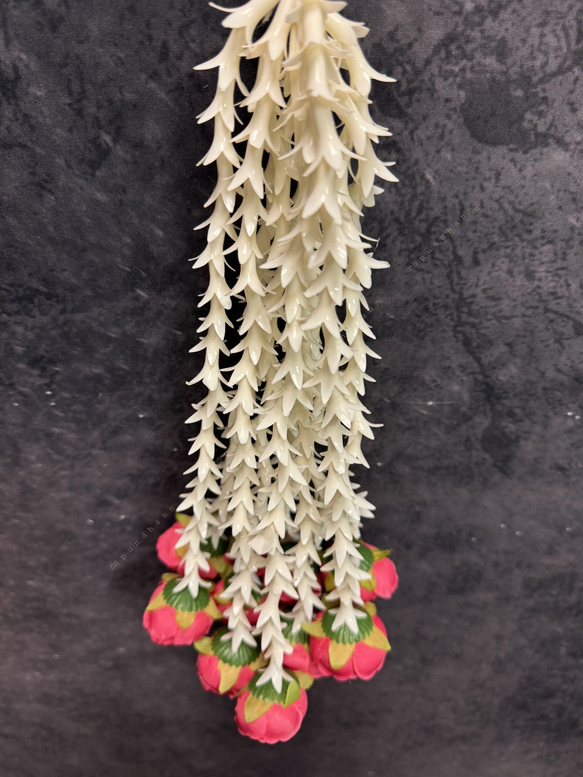 Rose bud and Rajnigandha String Bunch