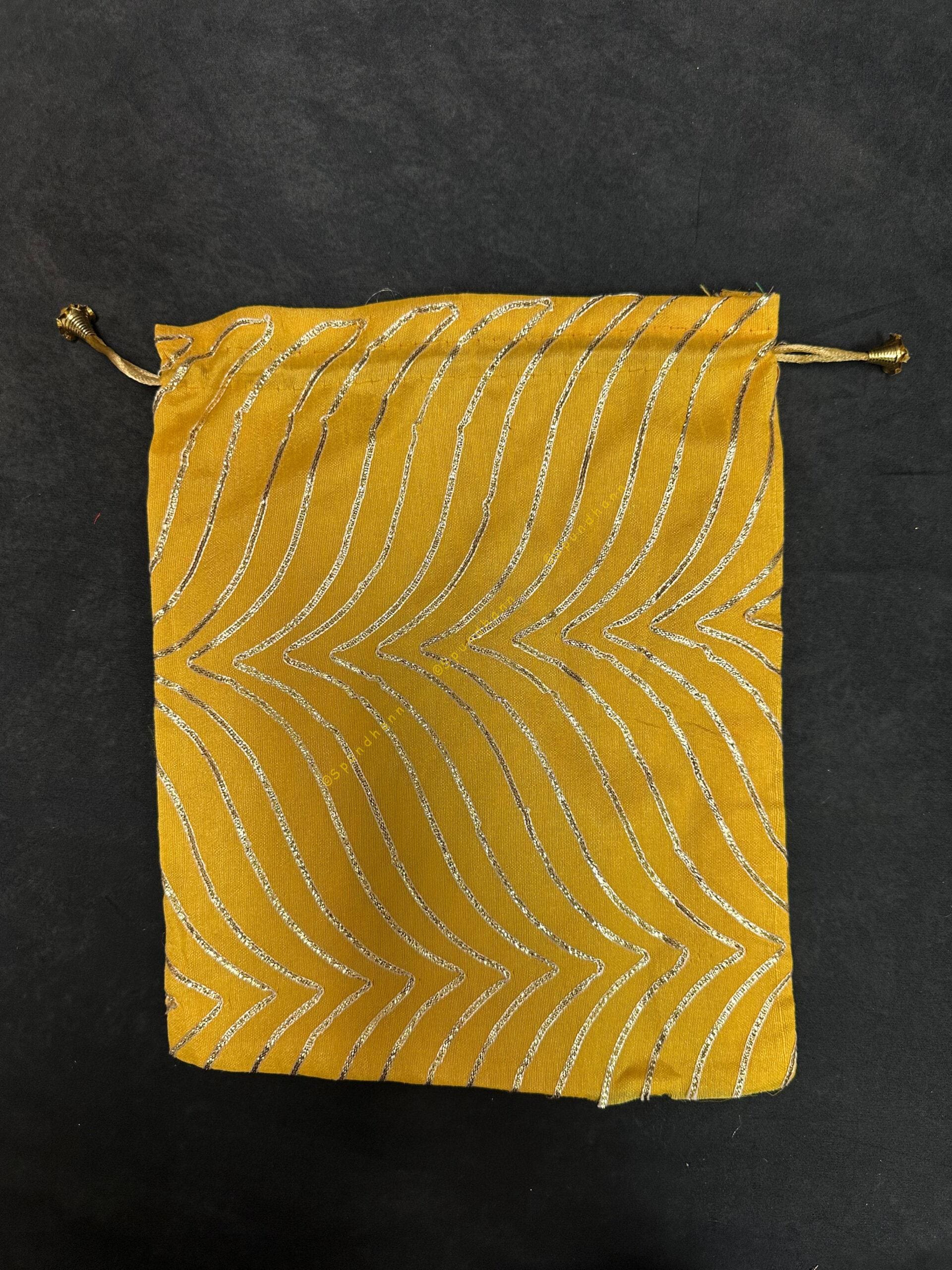 Potlis with Gota Design Large