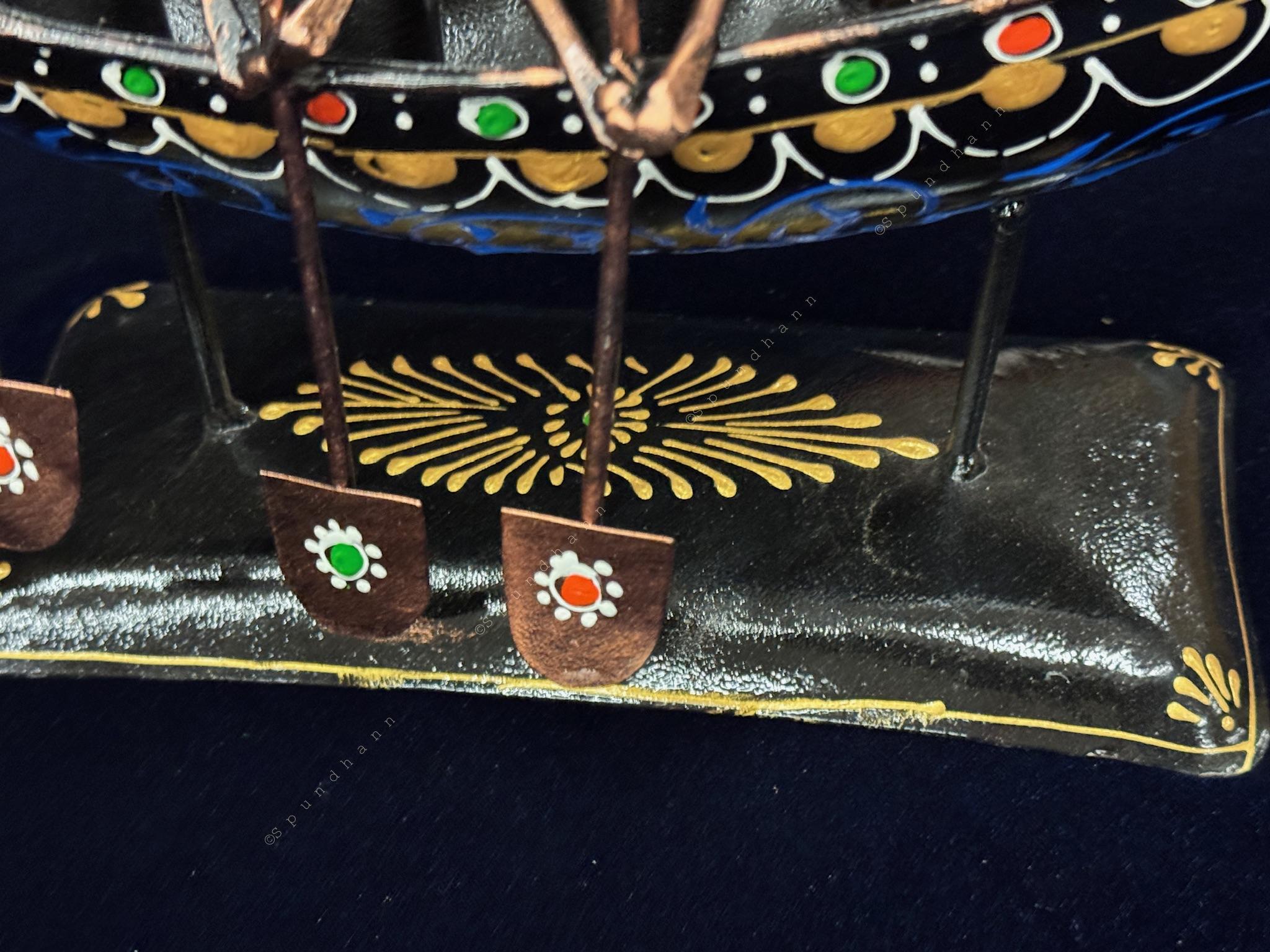 Tribal Boat Style Penstand