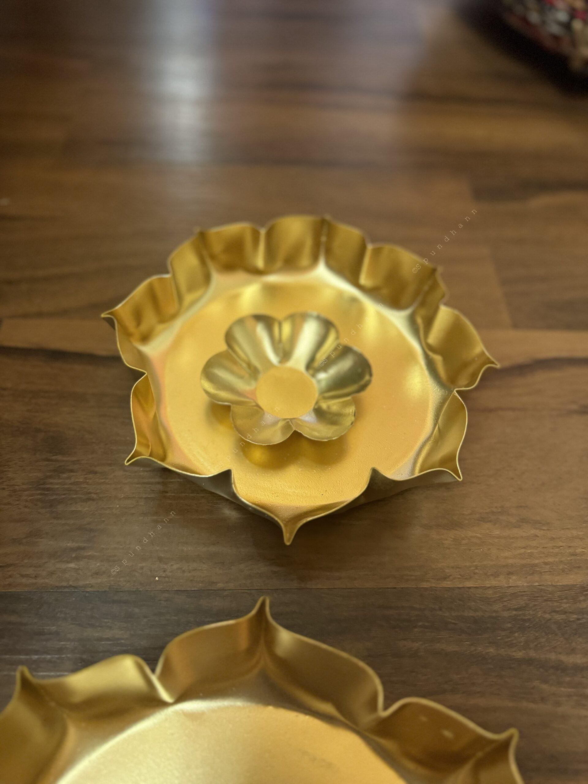 Flower Shape Star Urlis with Floating Bowls