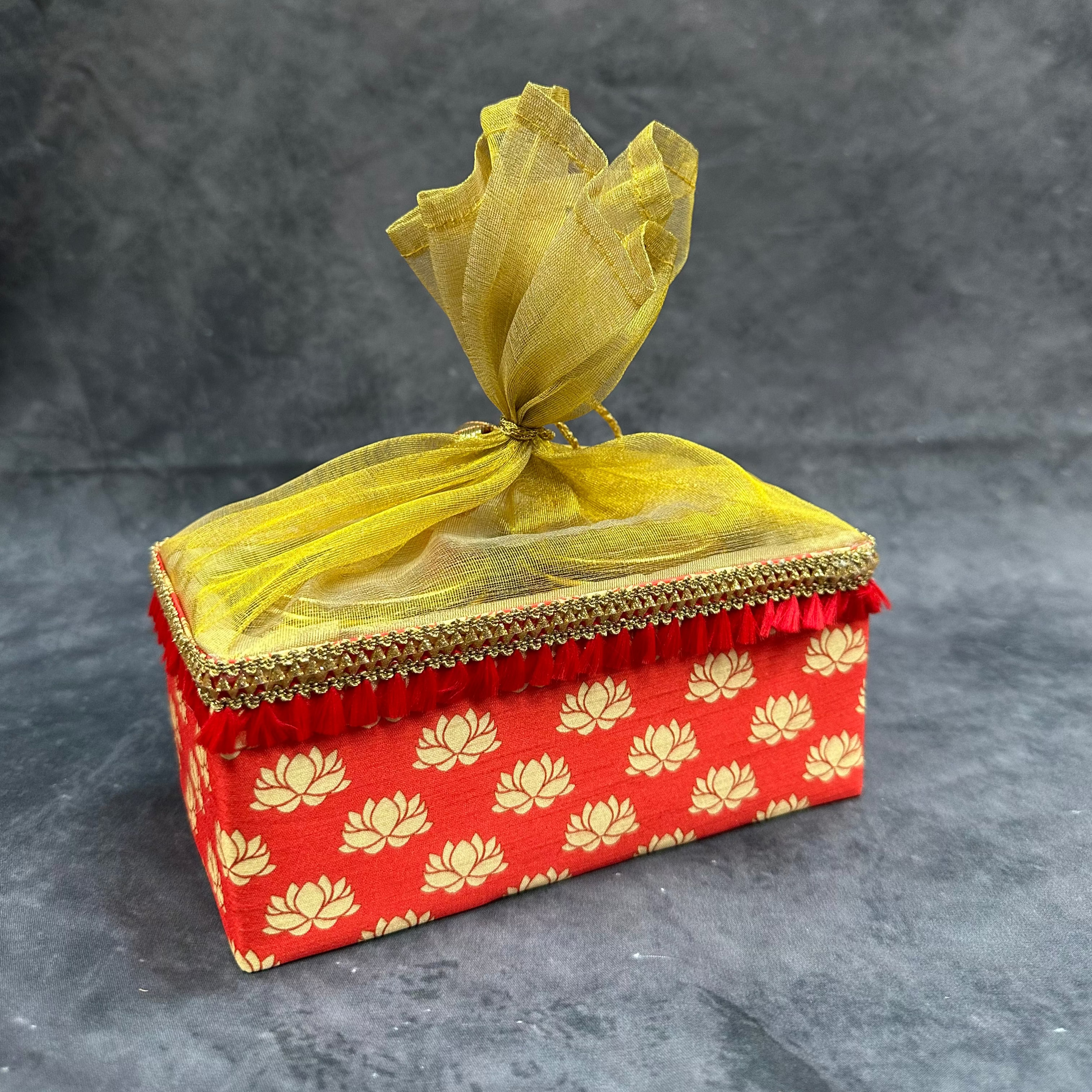 Lotus Hamper Box with 2 Jars