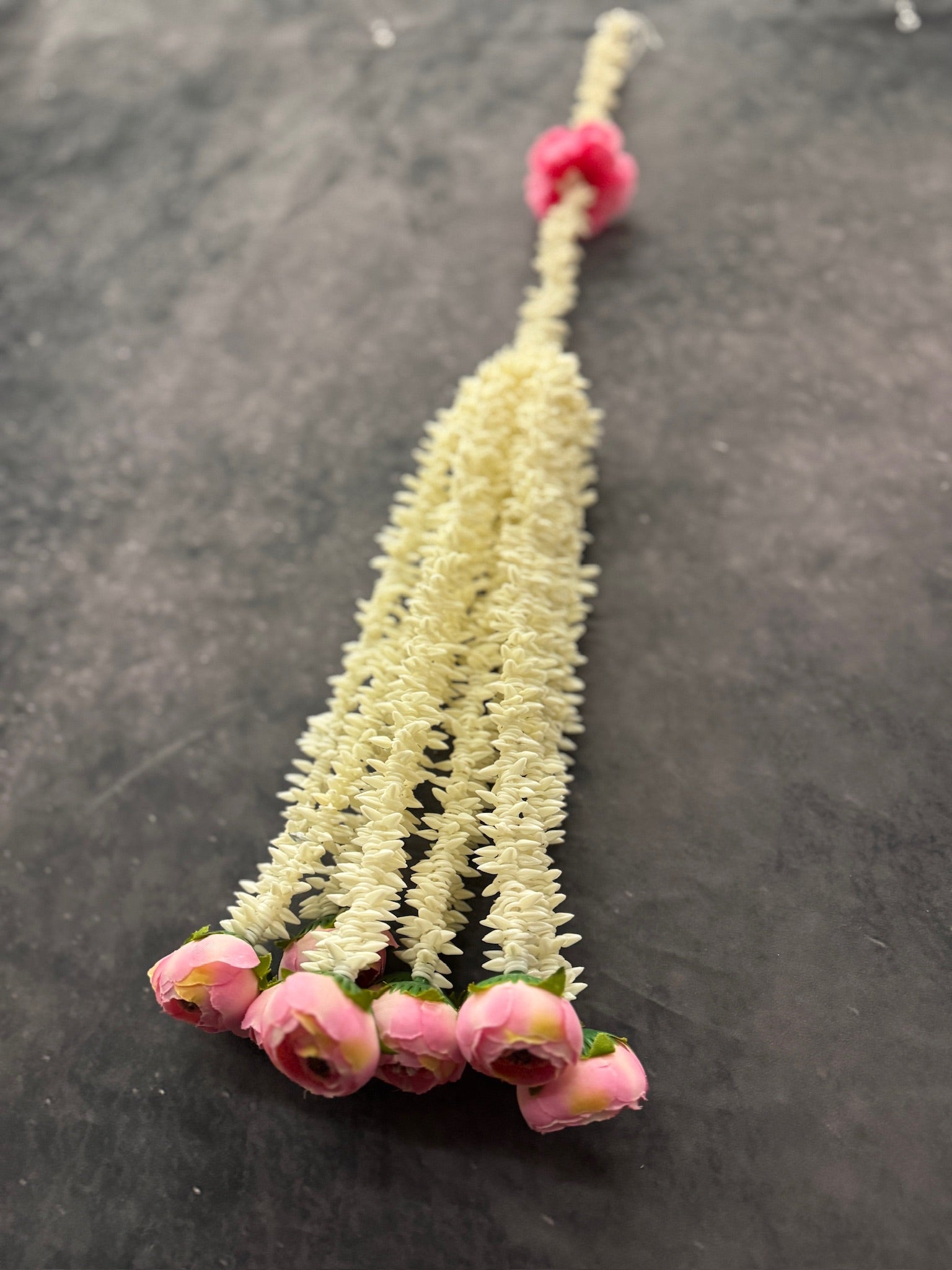 Chameli Rajnigandha Multi String Rose Tassel