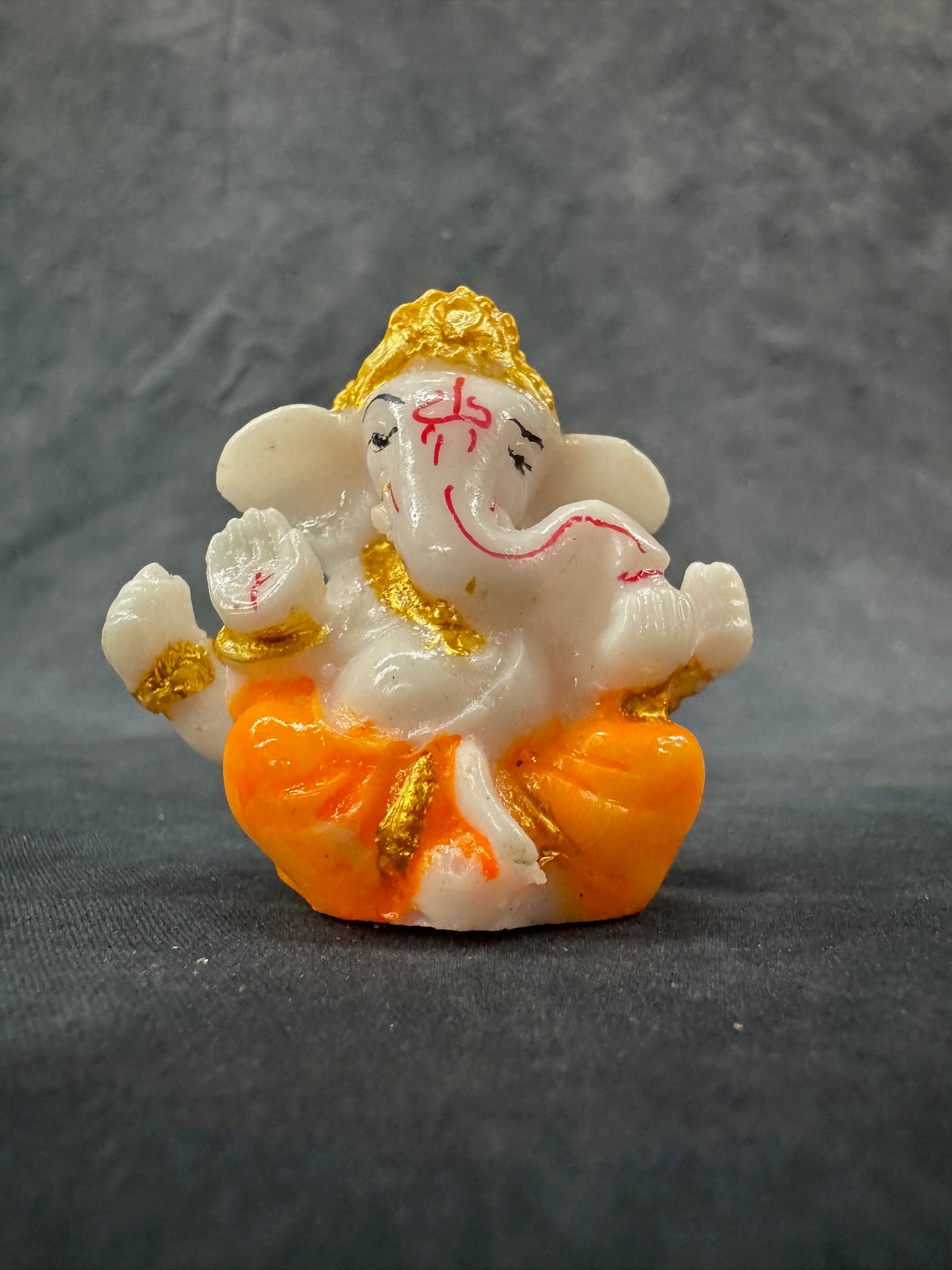 Car Ganesha resin