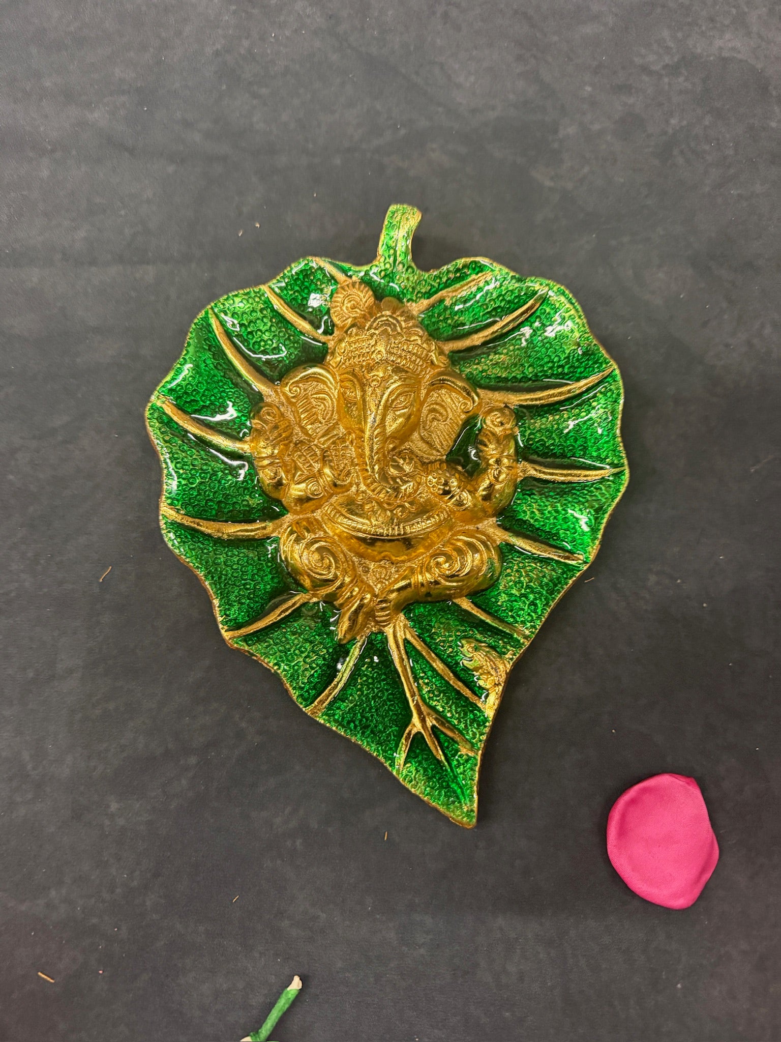 Leaf Ganesha Table Top Decor