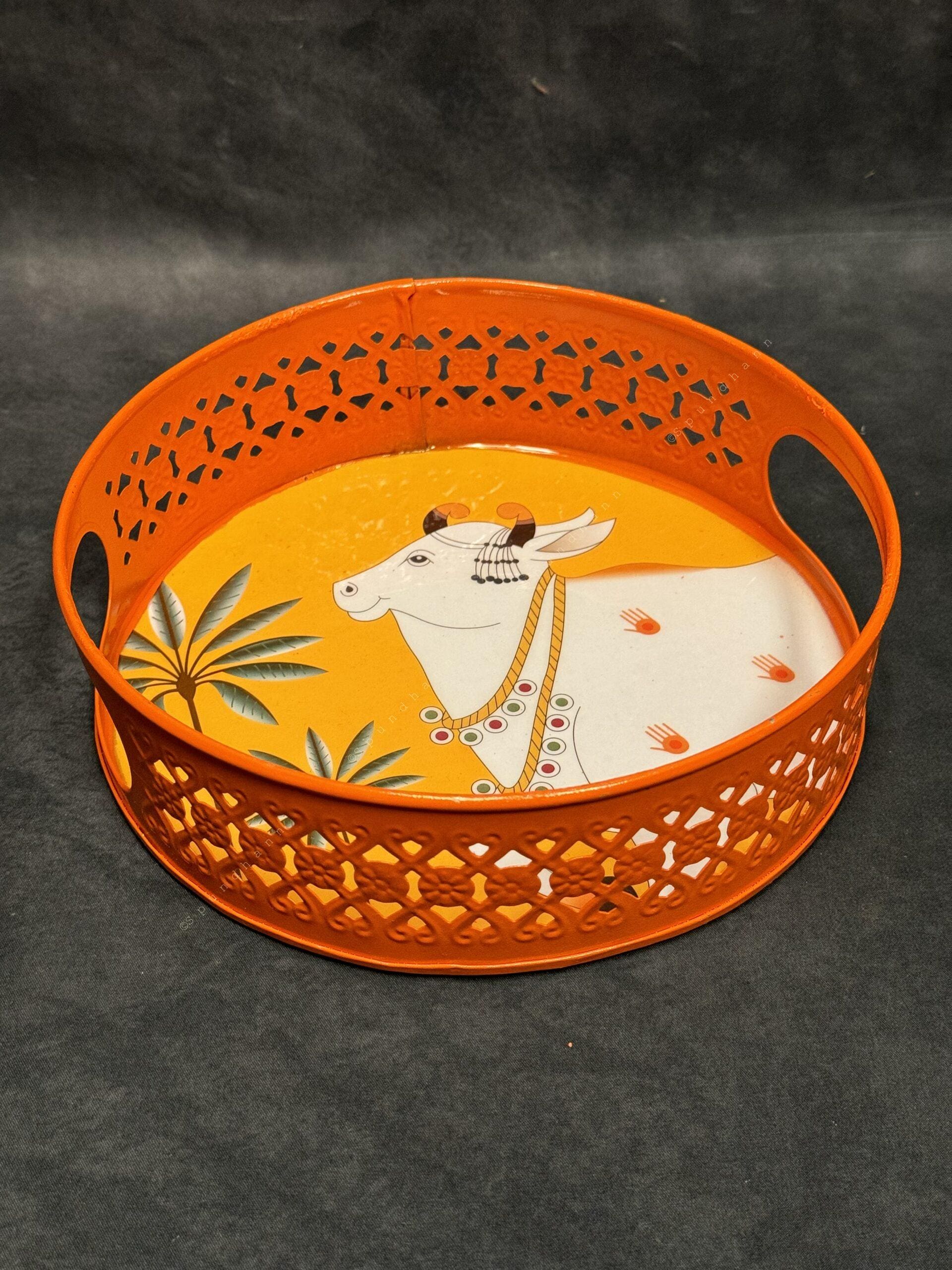 Circular Tray With Pichwai Art Picture 8
