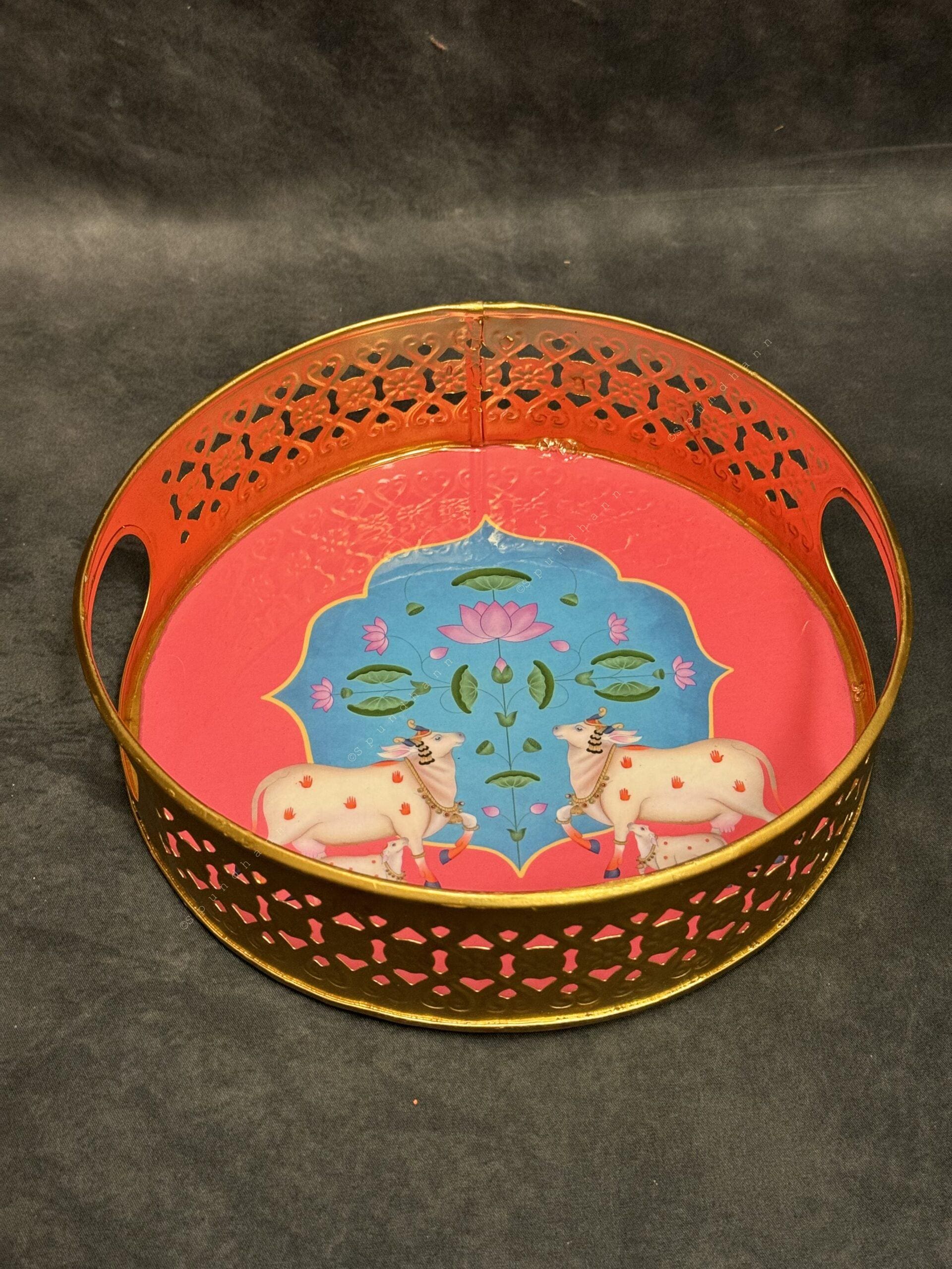Circular Tray With Pichwai Art Picture 8