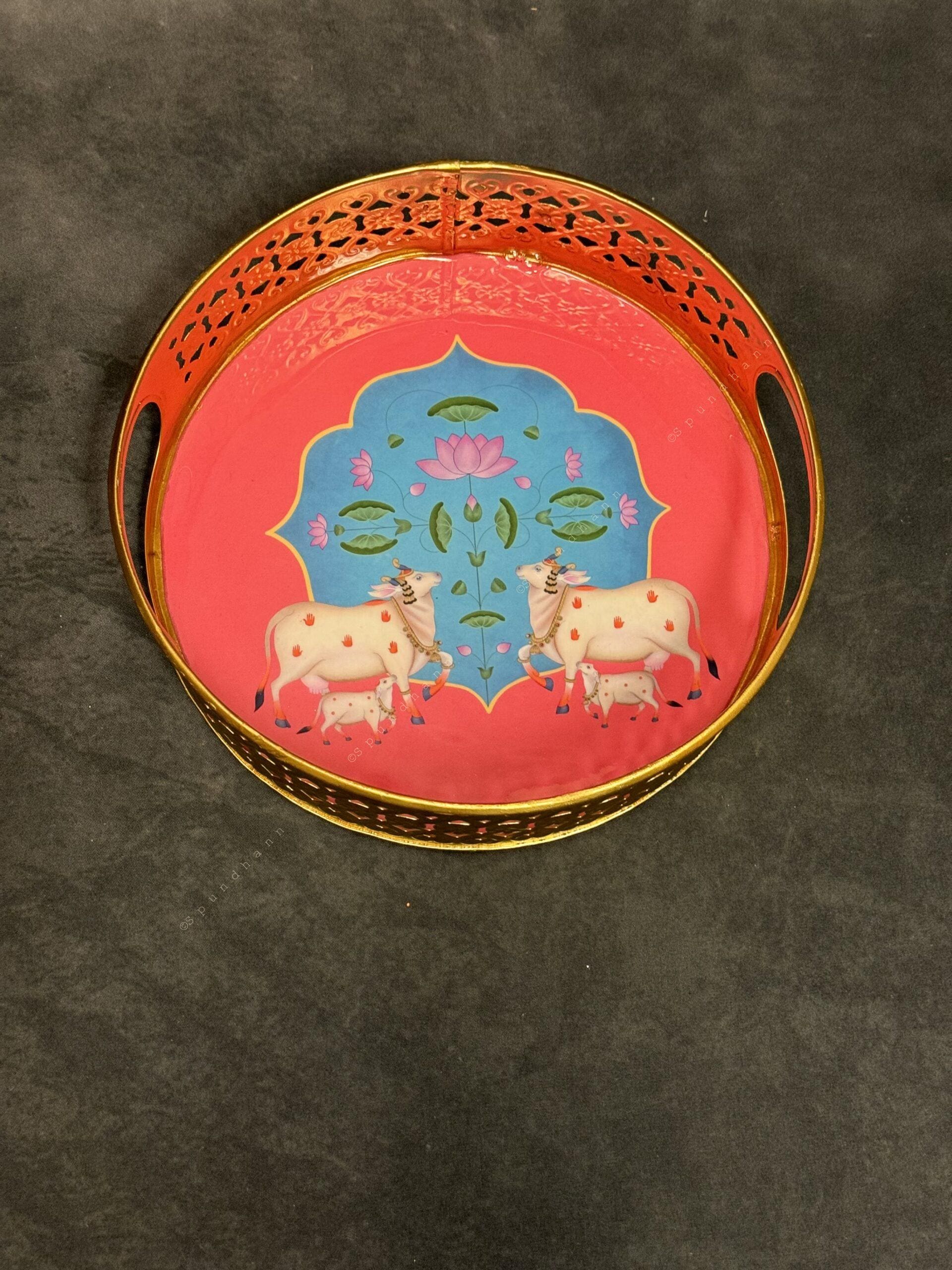 Circular Tray With Pichwai Art Picture 8