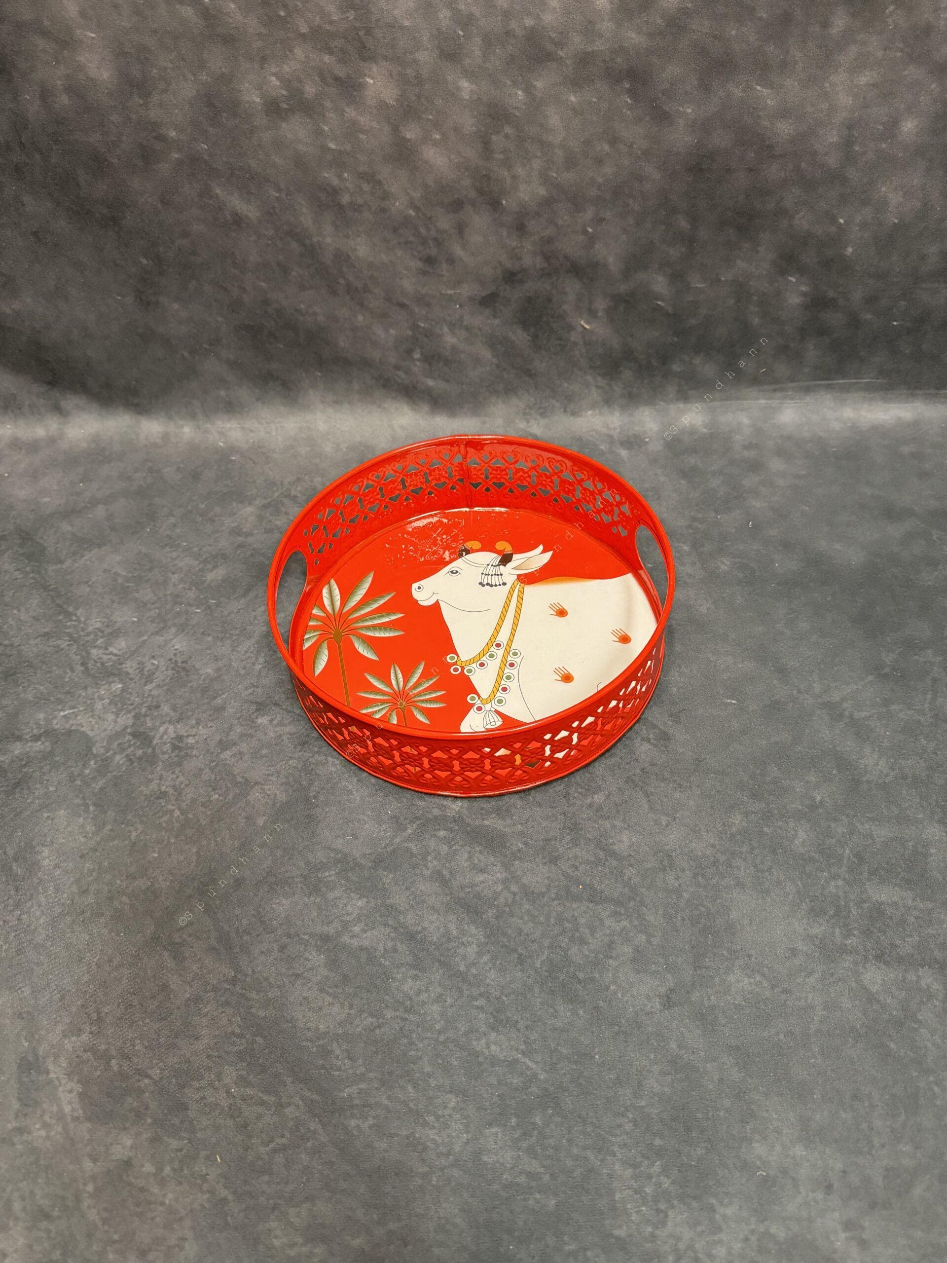 Circular Tray With Pichwai Art Picture 8