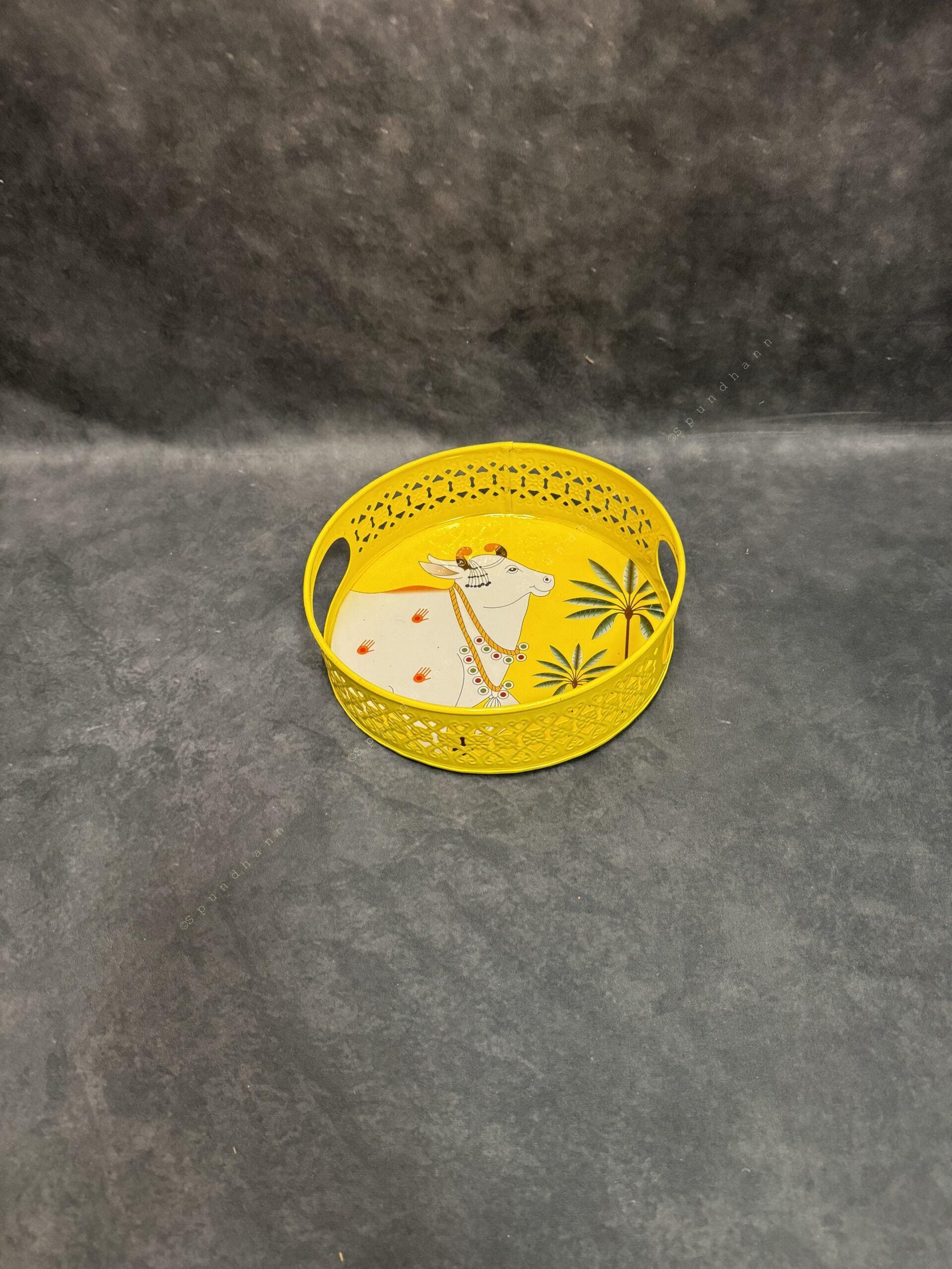 Circular Tray With Pichwai Art Picture 8