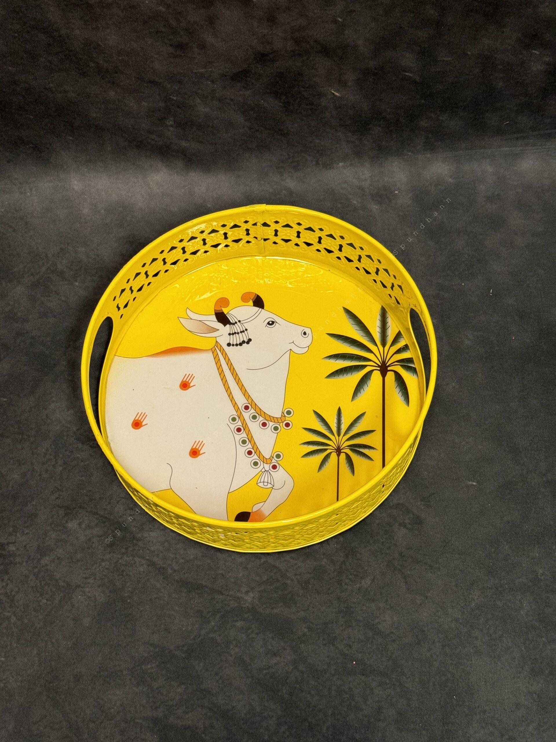 Circular Tray With Pichwai Art Picture 8