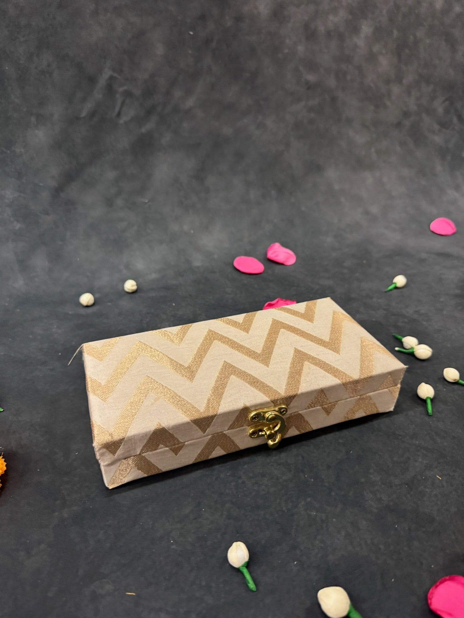 Rectangular Zari V Print Gift Box