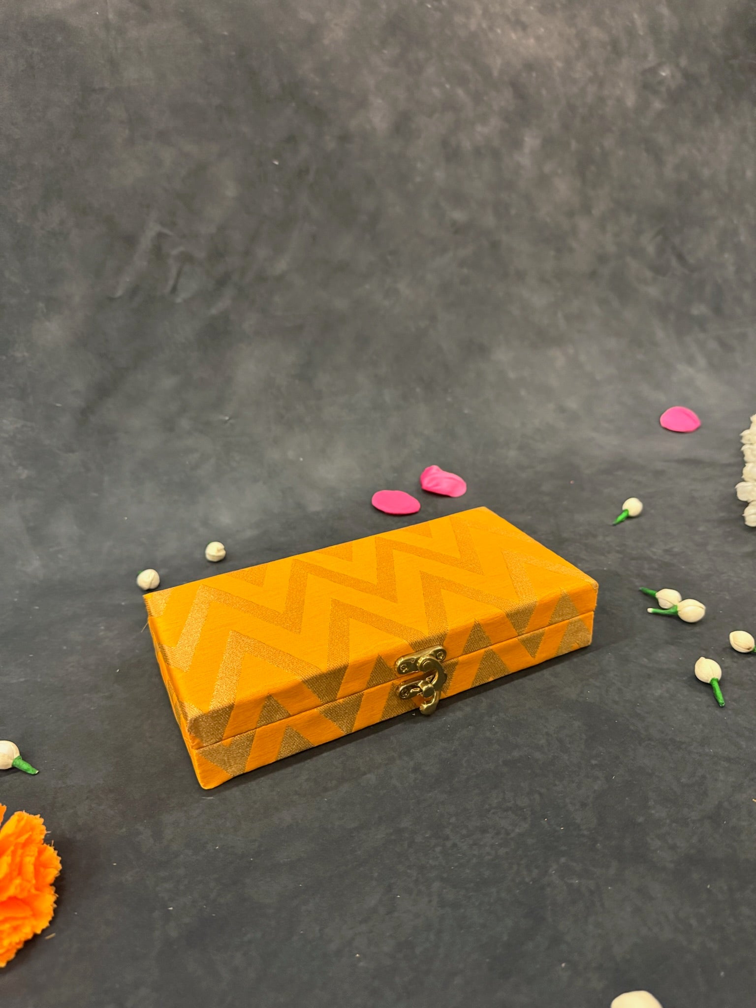 Rectangular Zari V Print Gift Box