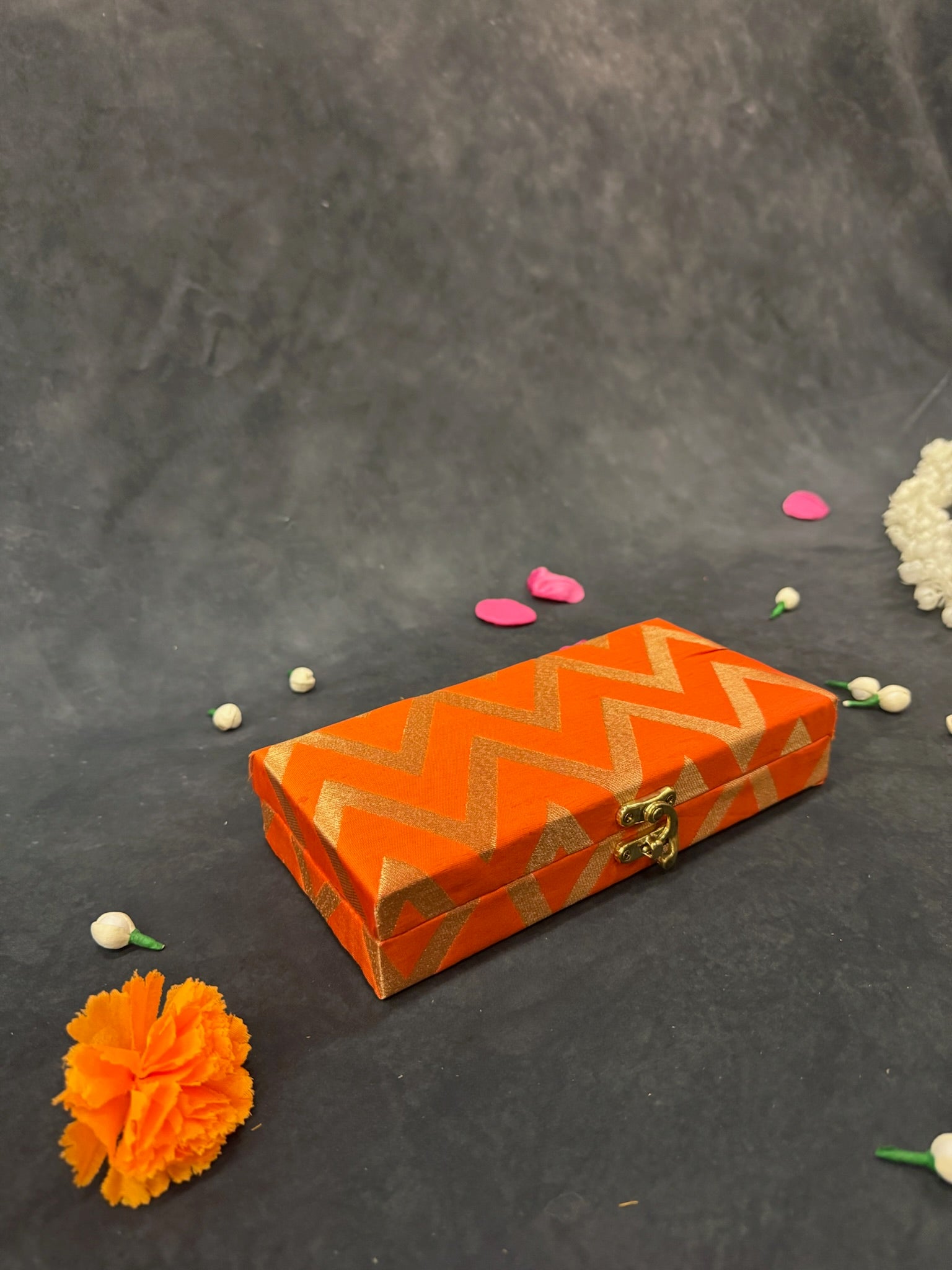 Rectangular Zari V Print Gift Box