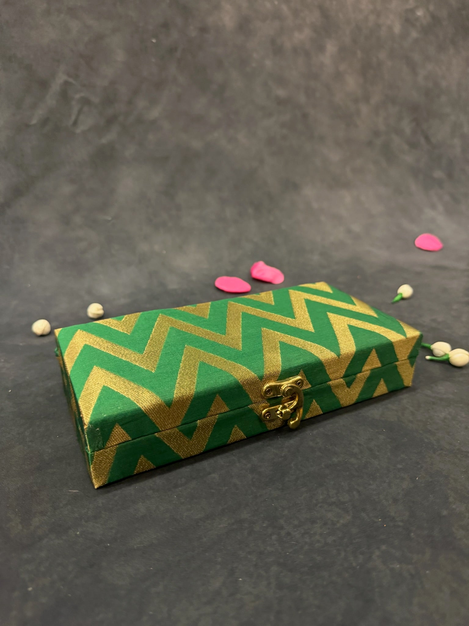 Rectangular Zari V Print Gift Box