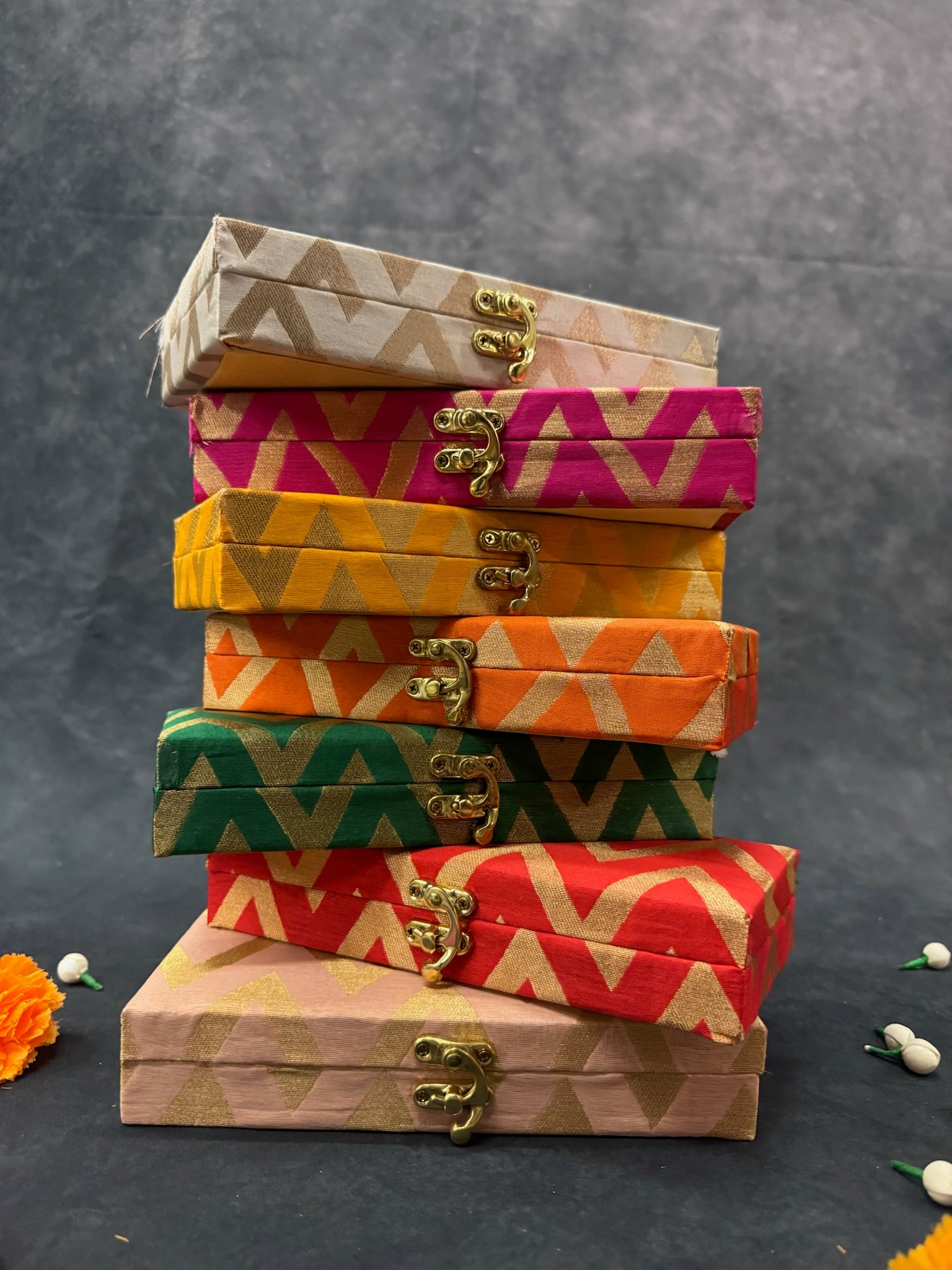 Rectangular Zari V Print Gift Box