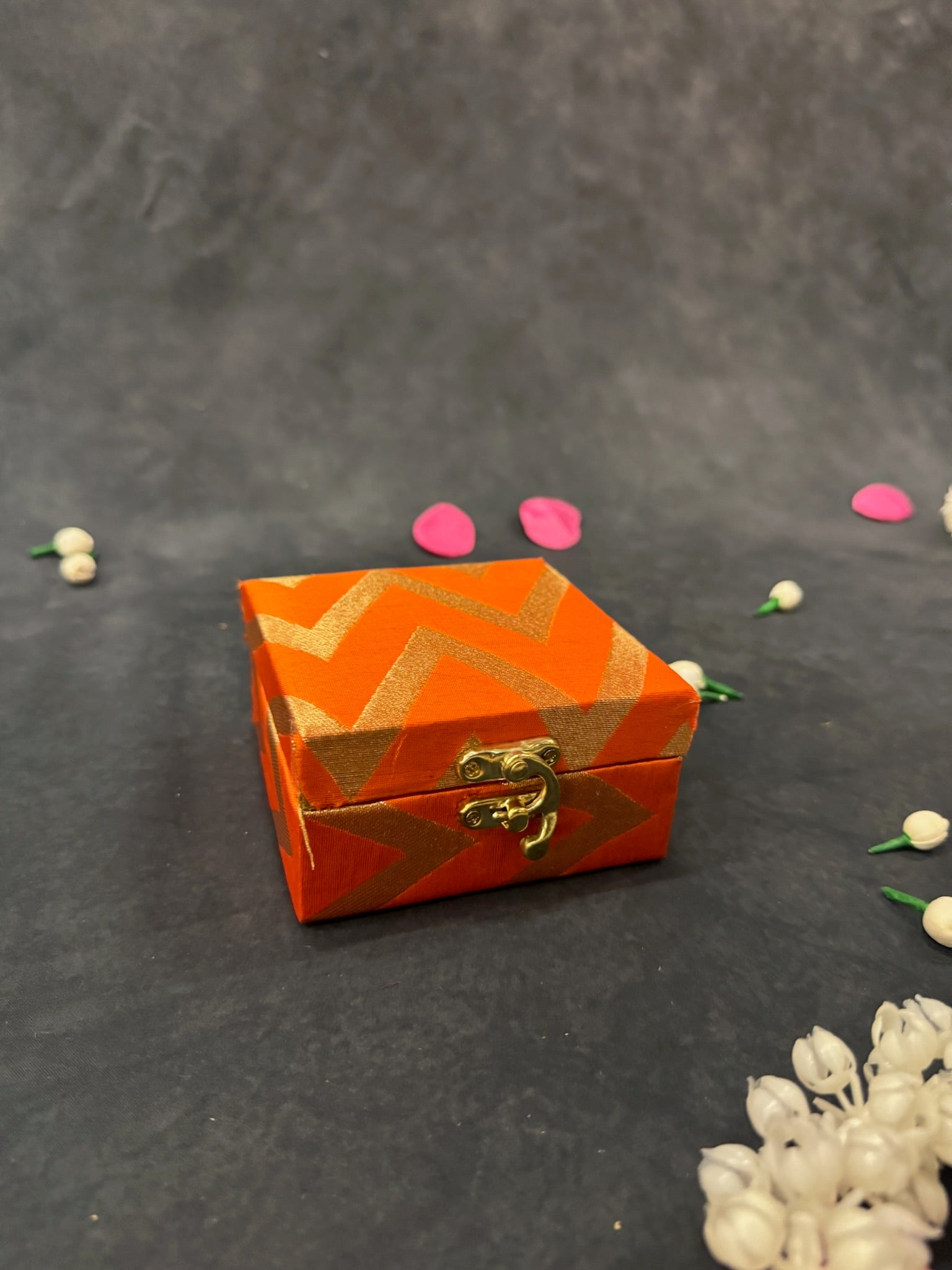 Square Zari V Print Gift Box