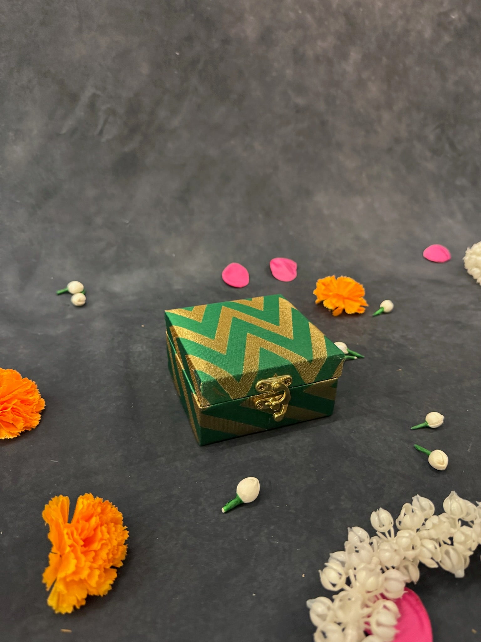 Square Zari V Print Gift Box