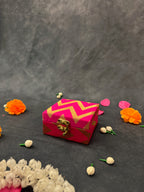 Square Zari V Print Gift Box