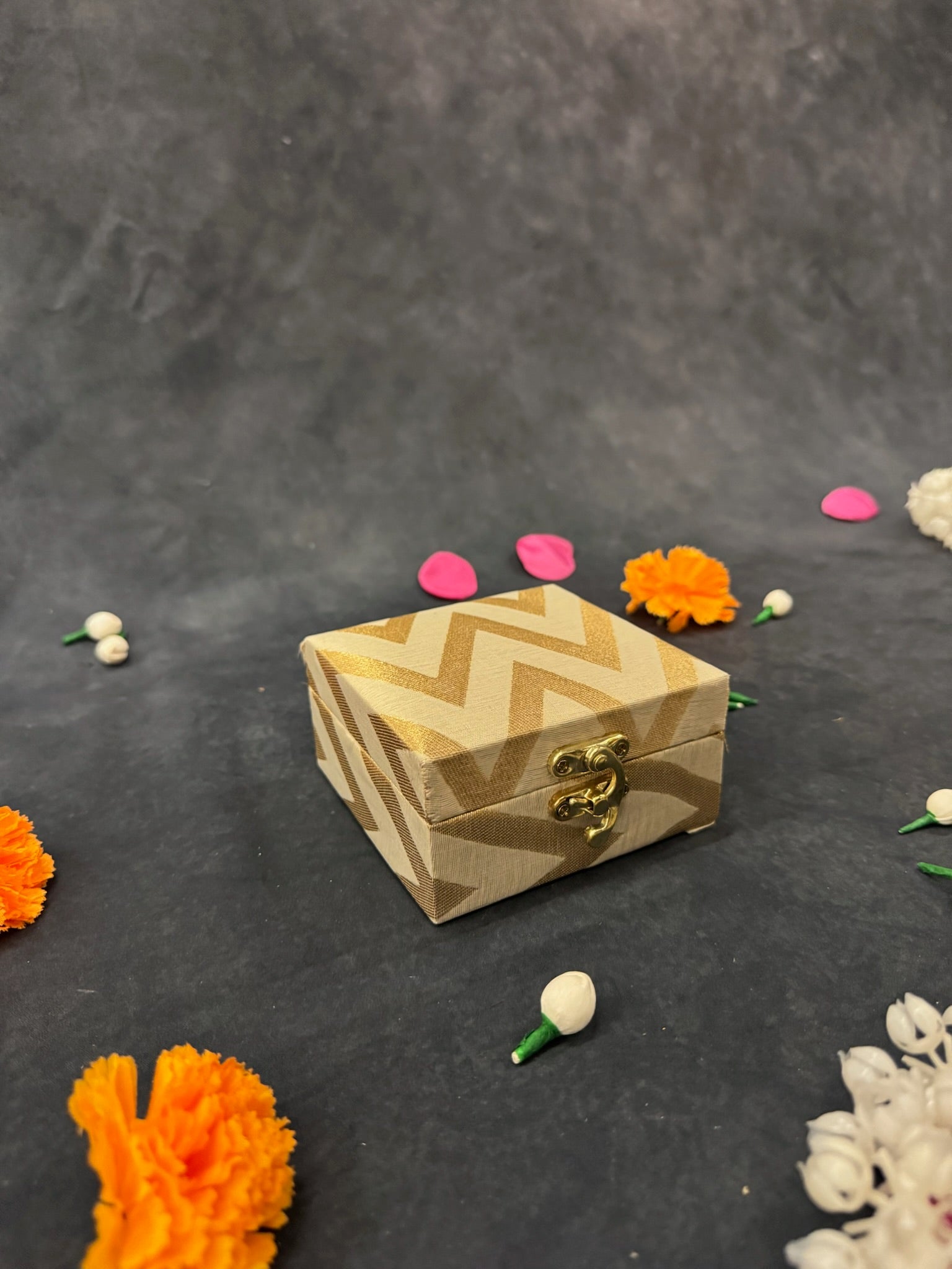 Square Zari V Print Gift Box