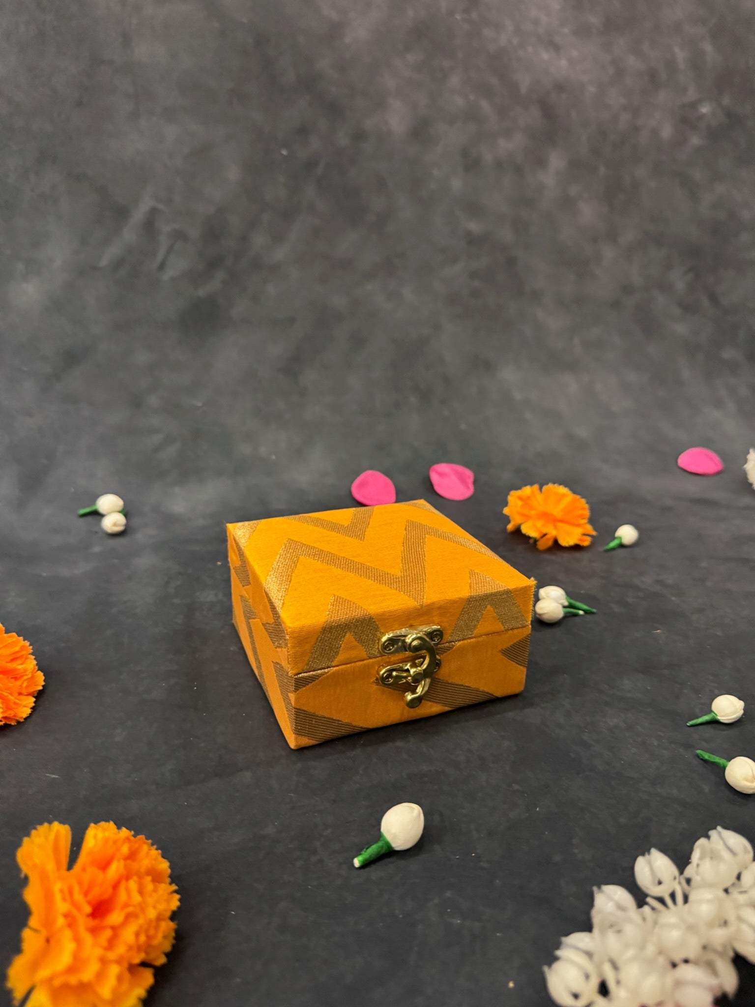 Square Zari V Print Gift Box