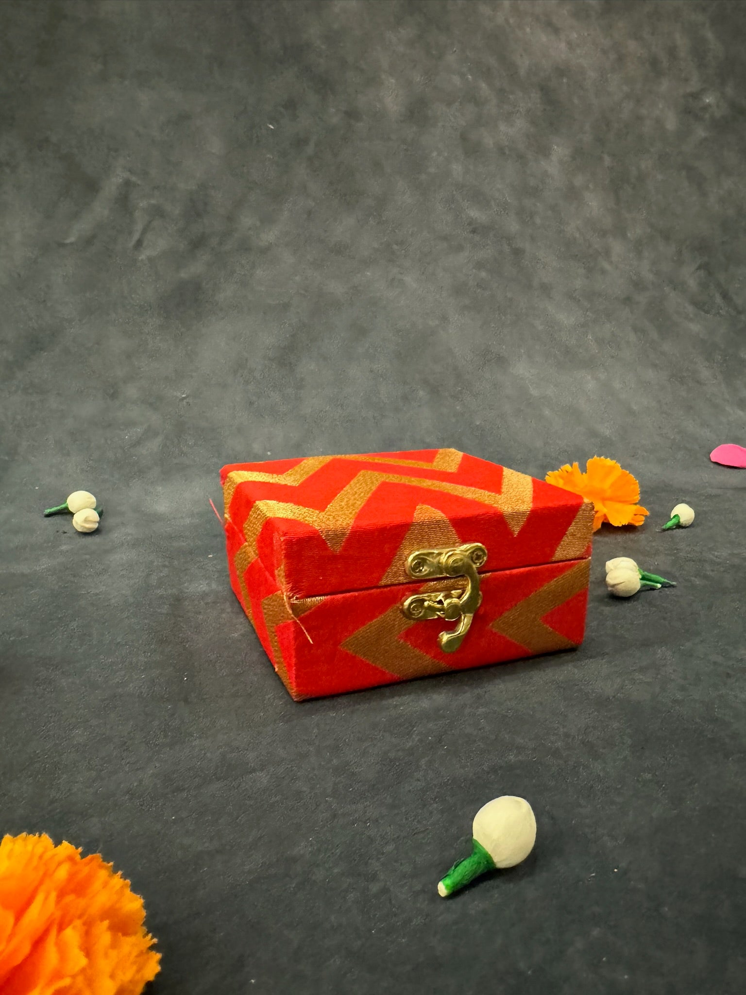 Square Zari V Print Gift Box