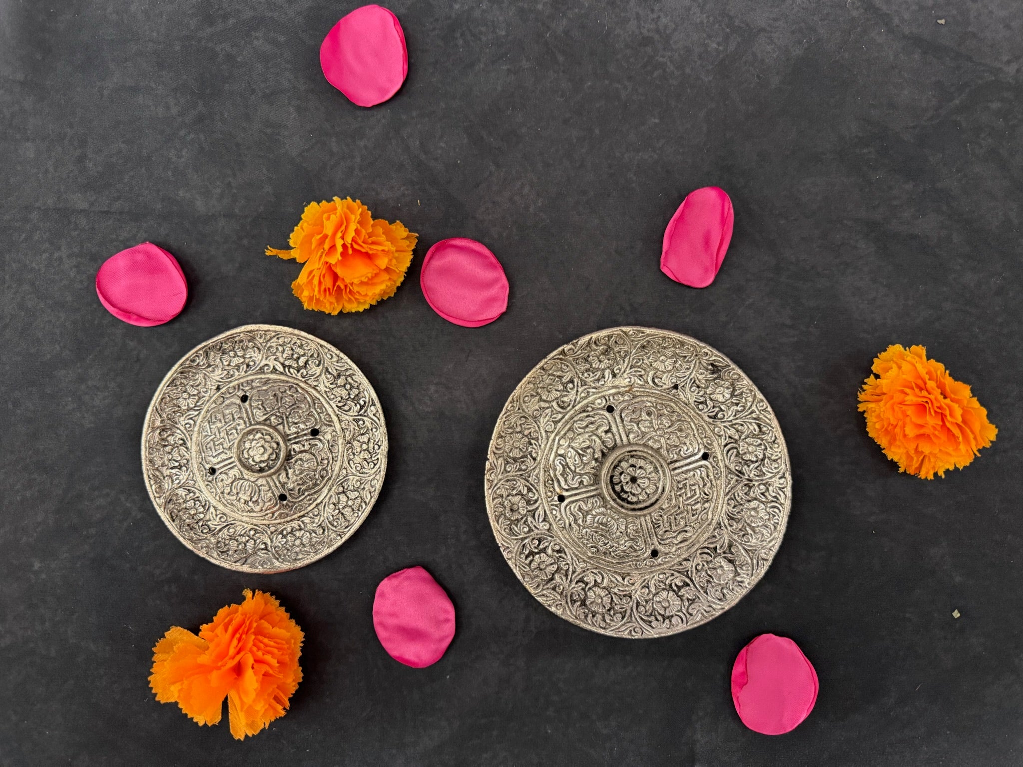 Antique Floral Carving Round Incense Holder (Agarbatti)