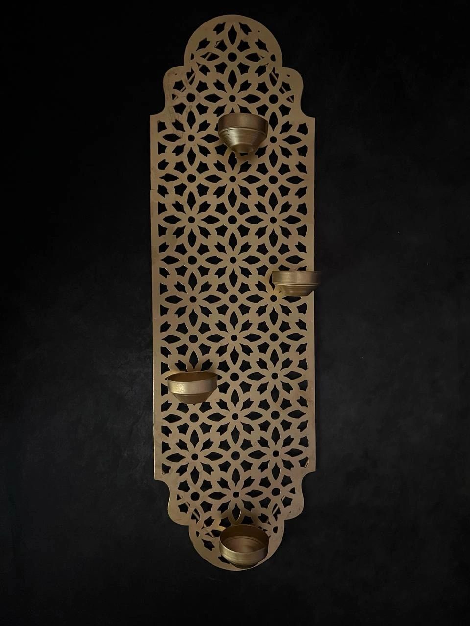 Royal Wall Hanging with 4 Tea Light (Floral Pattern Shadow)