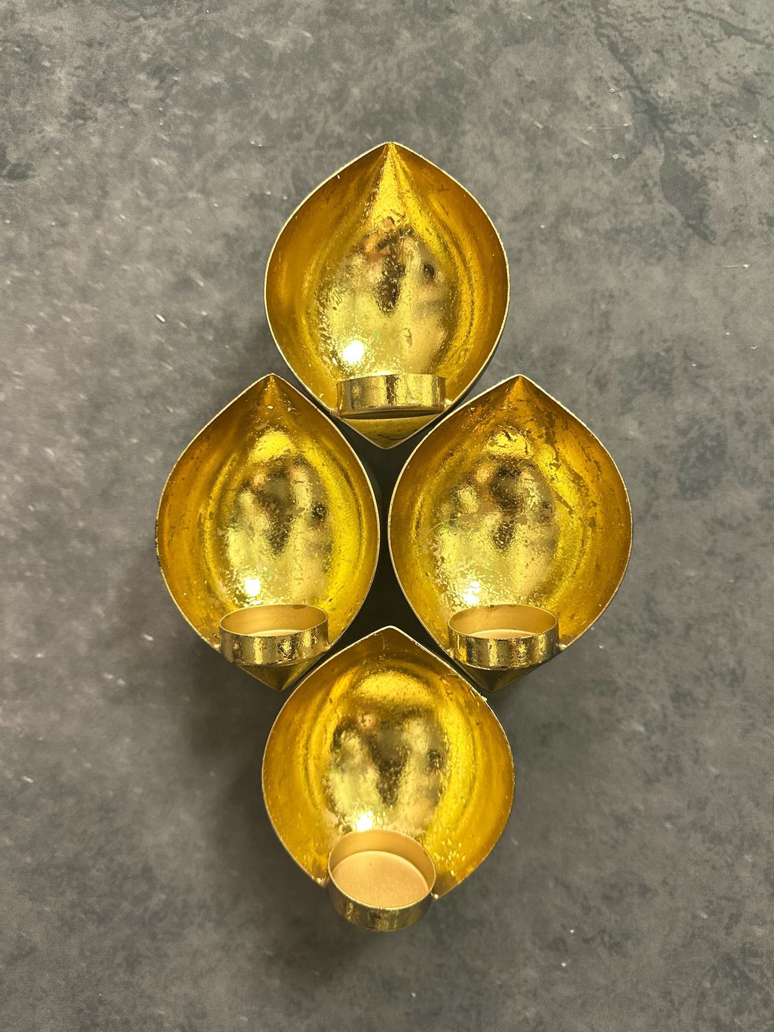 4-Scone Foil Gold and Black Tea Light (Hanging)