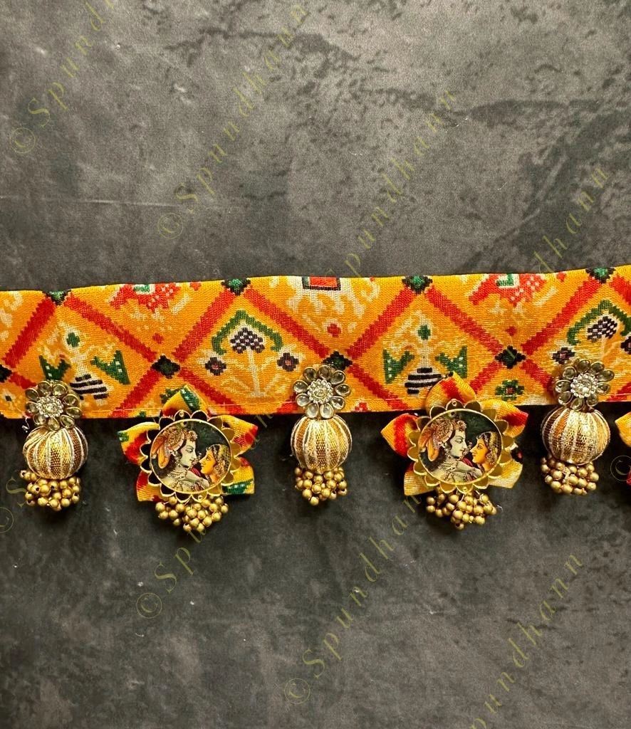 Patola Toran With Radhe Krishna Image
