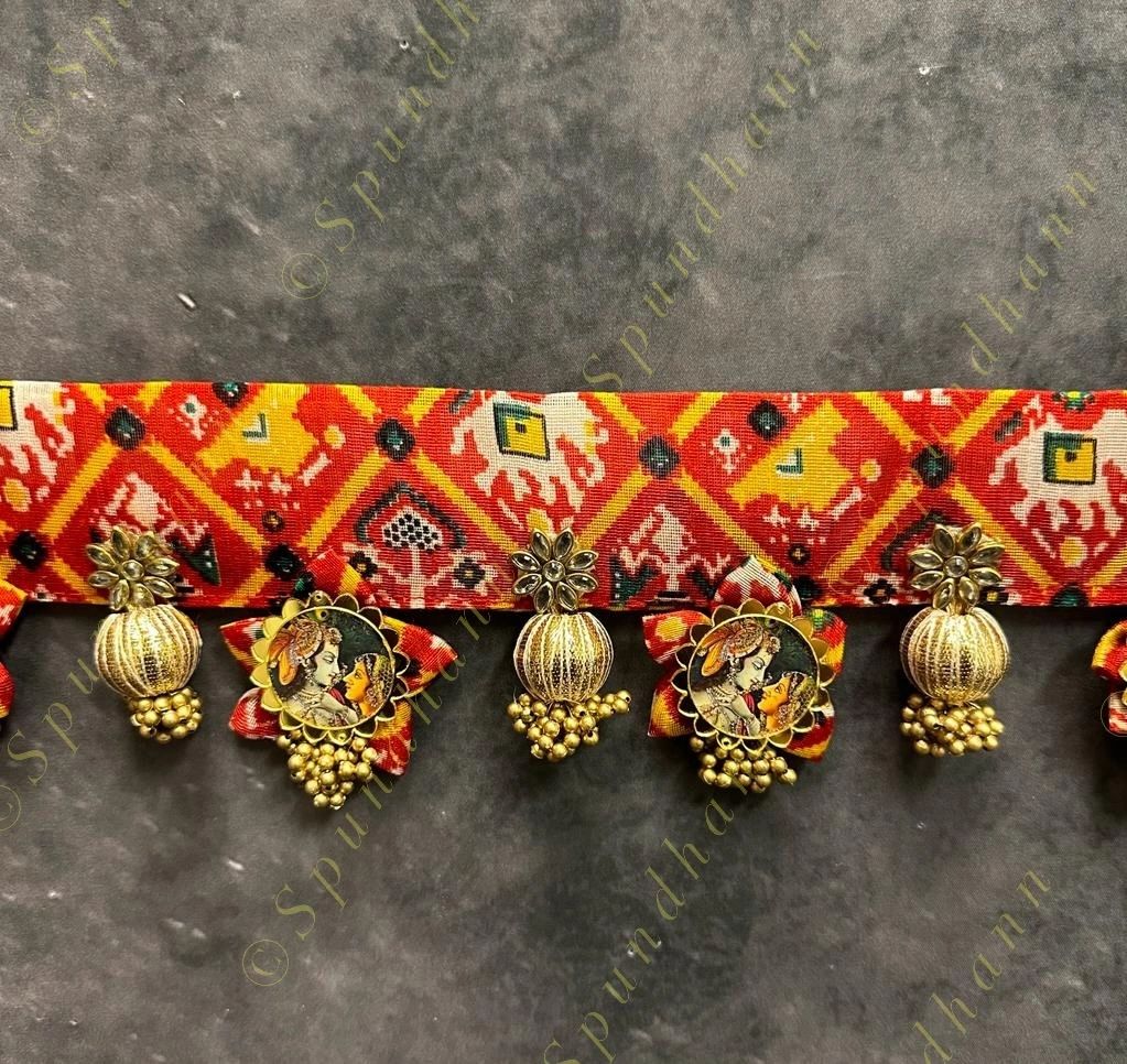 Patola Toran With Radhe Krishna Image