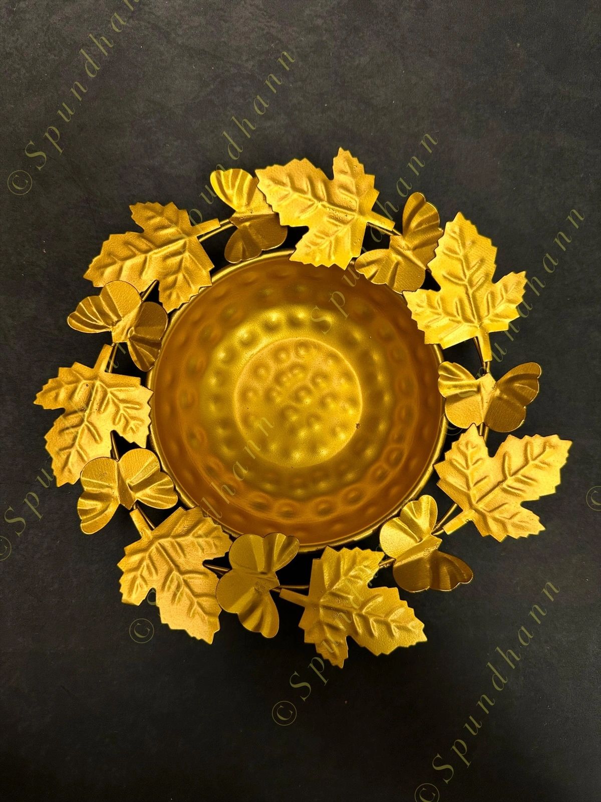 Maple leaf Urli