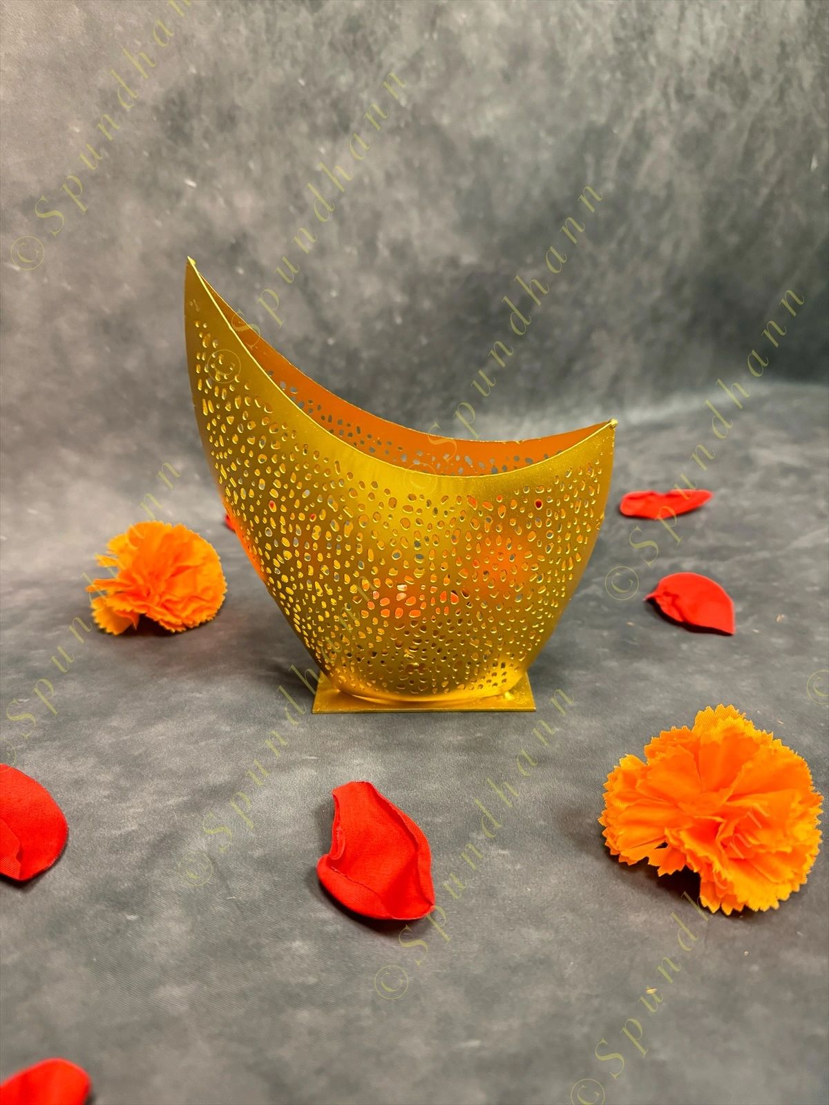 Fancy Golden Boat Votive Shadow Tea Light (Cutwork)