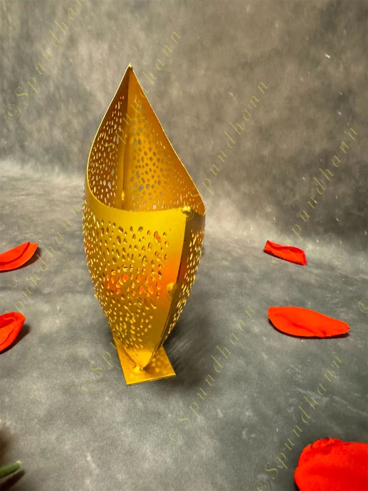 Fancy Golden Boat Votive Shadow Tea Light (Cutwork)