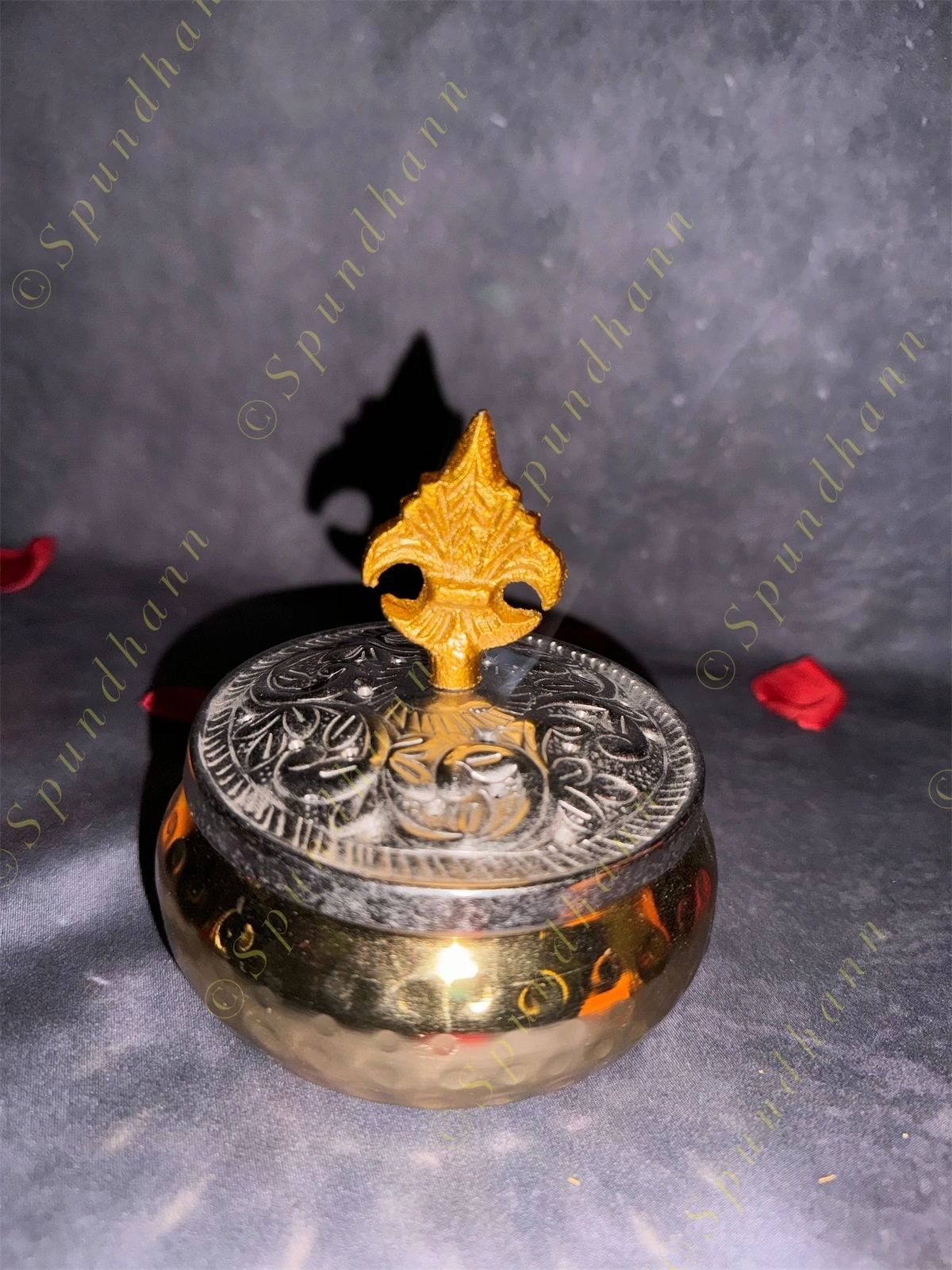 Flat Canister with Royal lid (Dual purpose as Dhoop Dani)