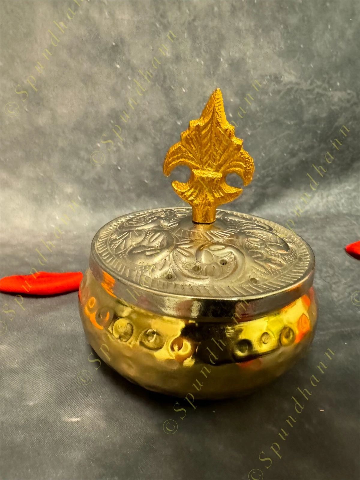 Flat Canister with Royal lid (Dual purpose as Dhoop Dani)