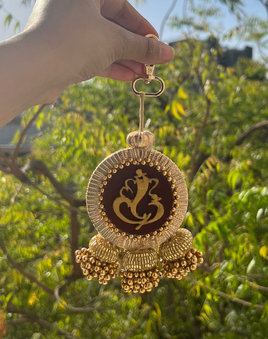 Classic Lumba Ganesh: Solid Pink + Maroon Navratna Patola