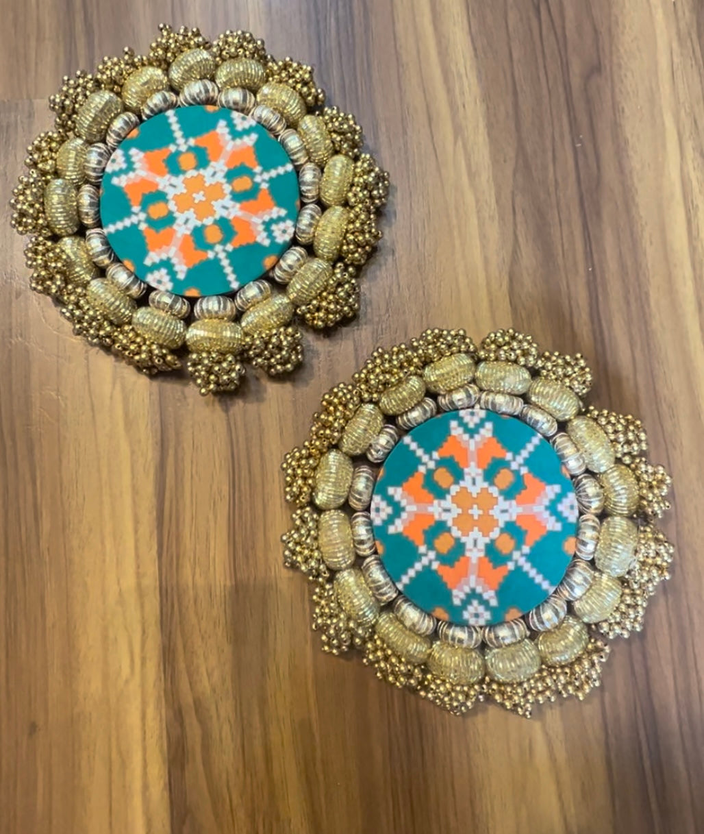 Mini Chaandbali Ik Onkar Platter: Solid Maroon + Bottle Green Navratna Patola