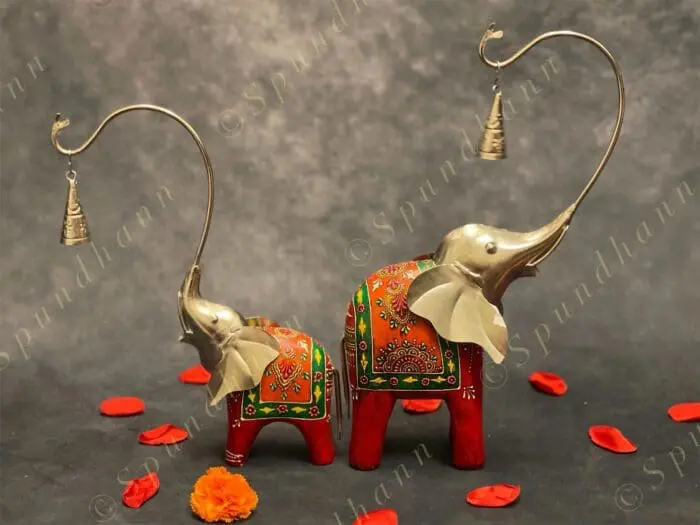 Elephant Figurine Pair - Image 1