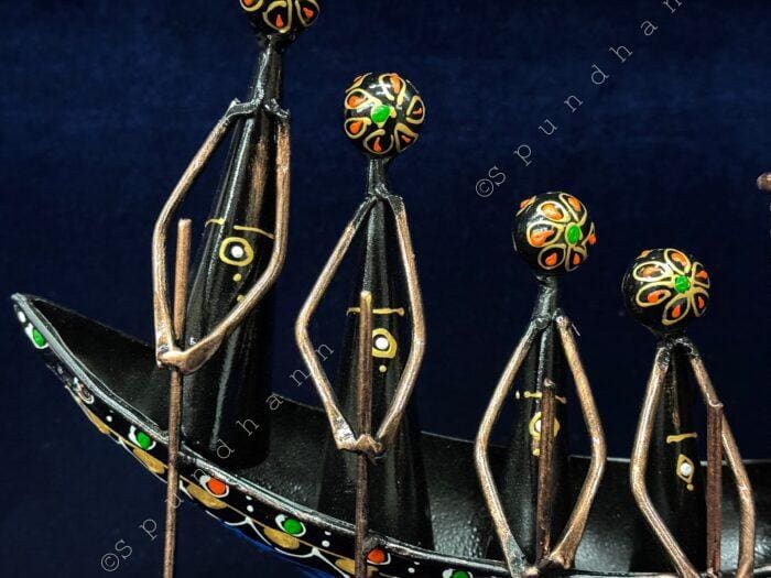 Tribal Boat Style Penstand - Image 3