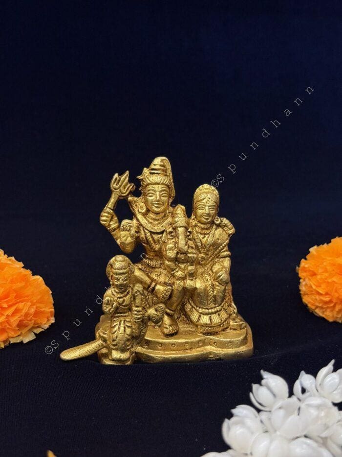 Shiv Parvati Murti in Brass - Image 4